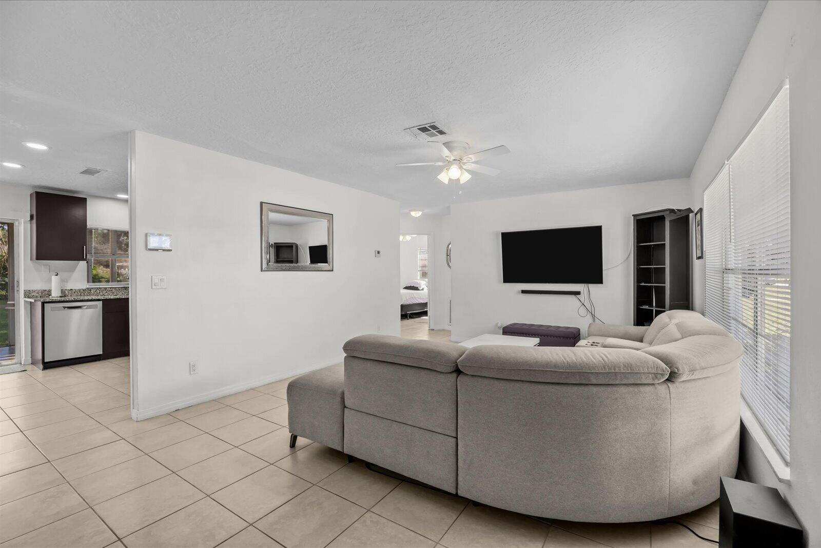 1549 Se Minorca Avenue Property Photo 5