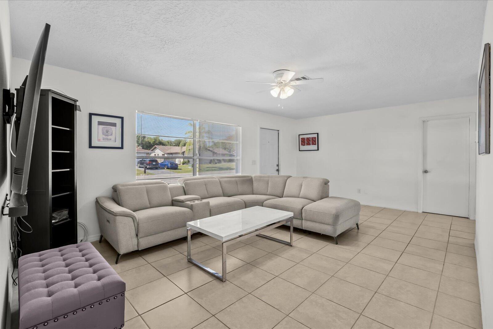 1549 Se Minorca Avenue Property Photo 7