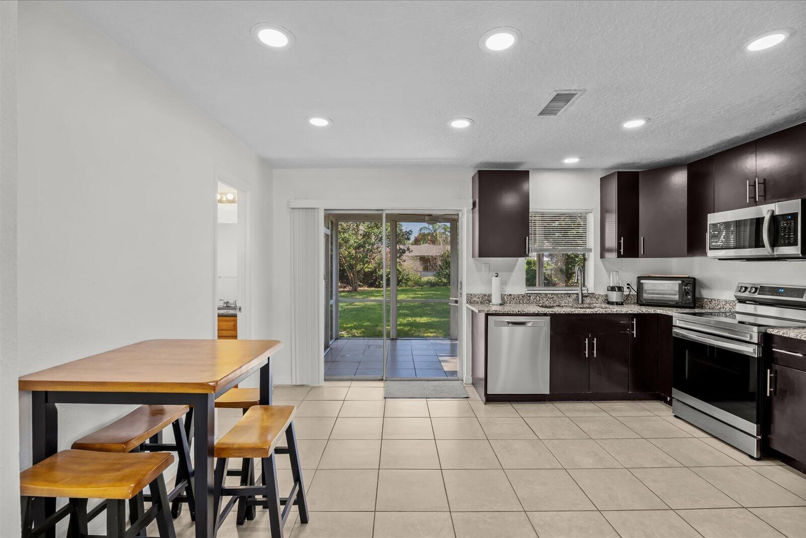 1549 Se Minorca Avenue Property Photo 8