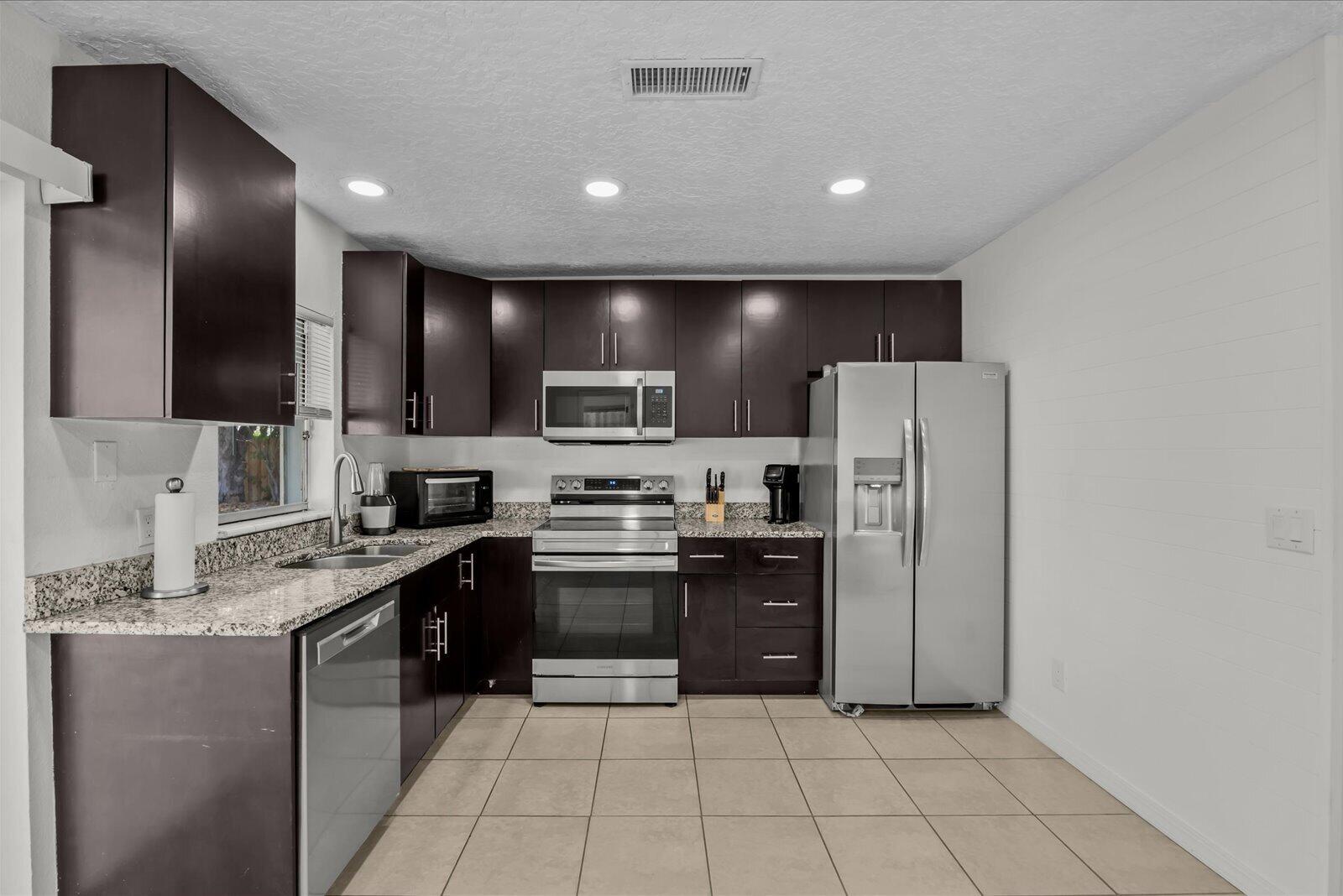 1549 Se Minorca Avenue Property Photo 9