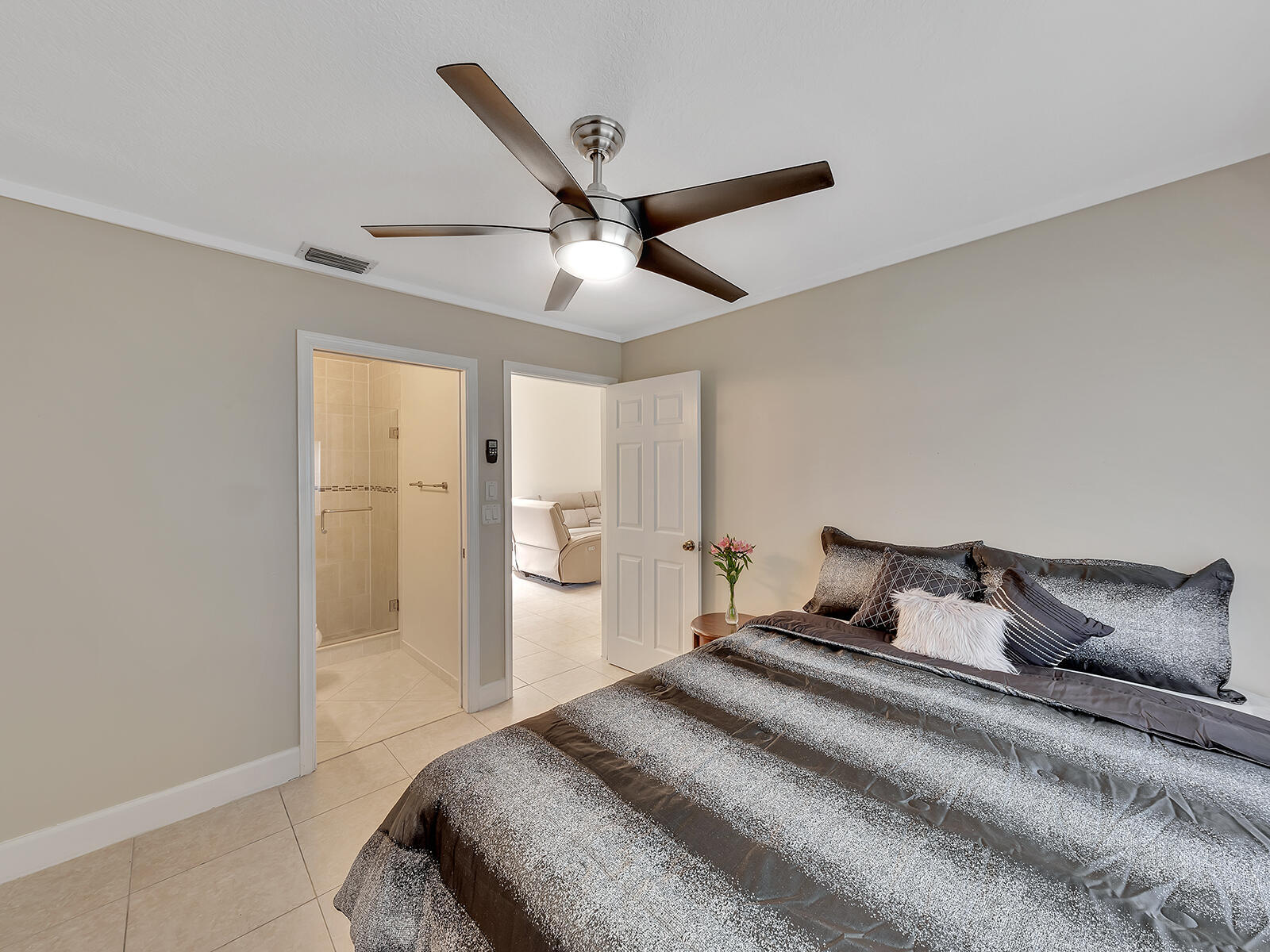 7747 Villa Nova Drive Property Photo 8