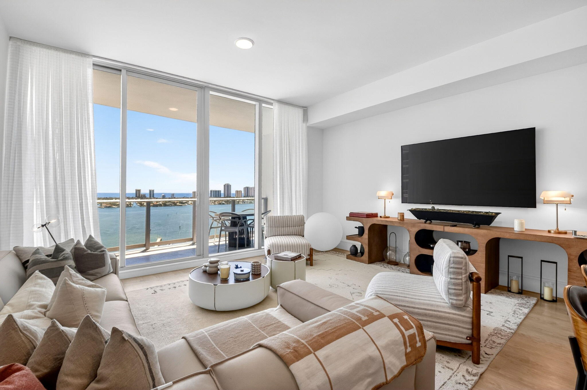 220 Lake Shore Drive 1708 Property Photo 11