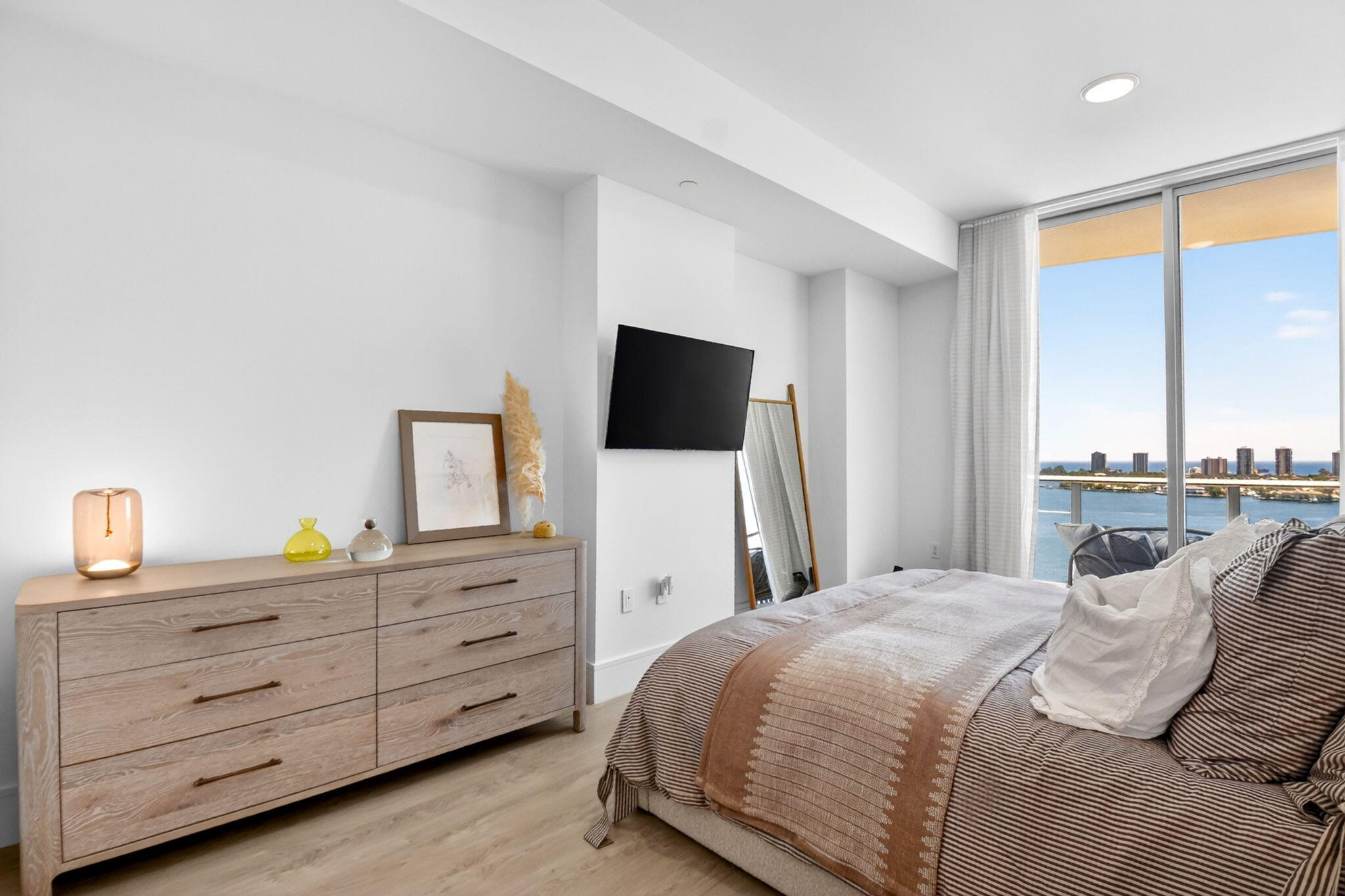 220 Lake Shore Drive 1708 Property Photo 20