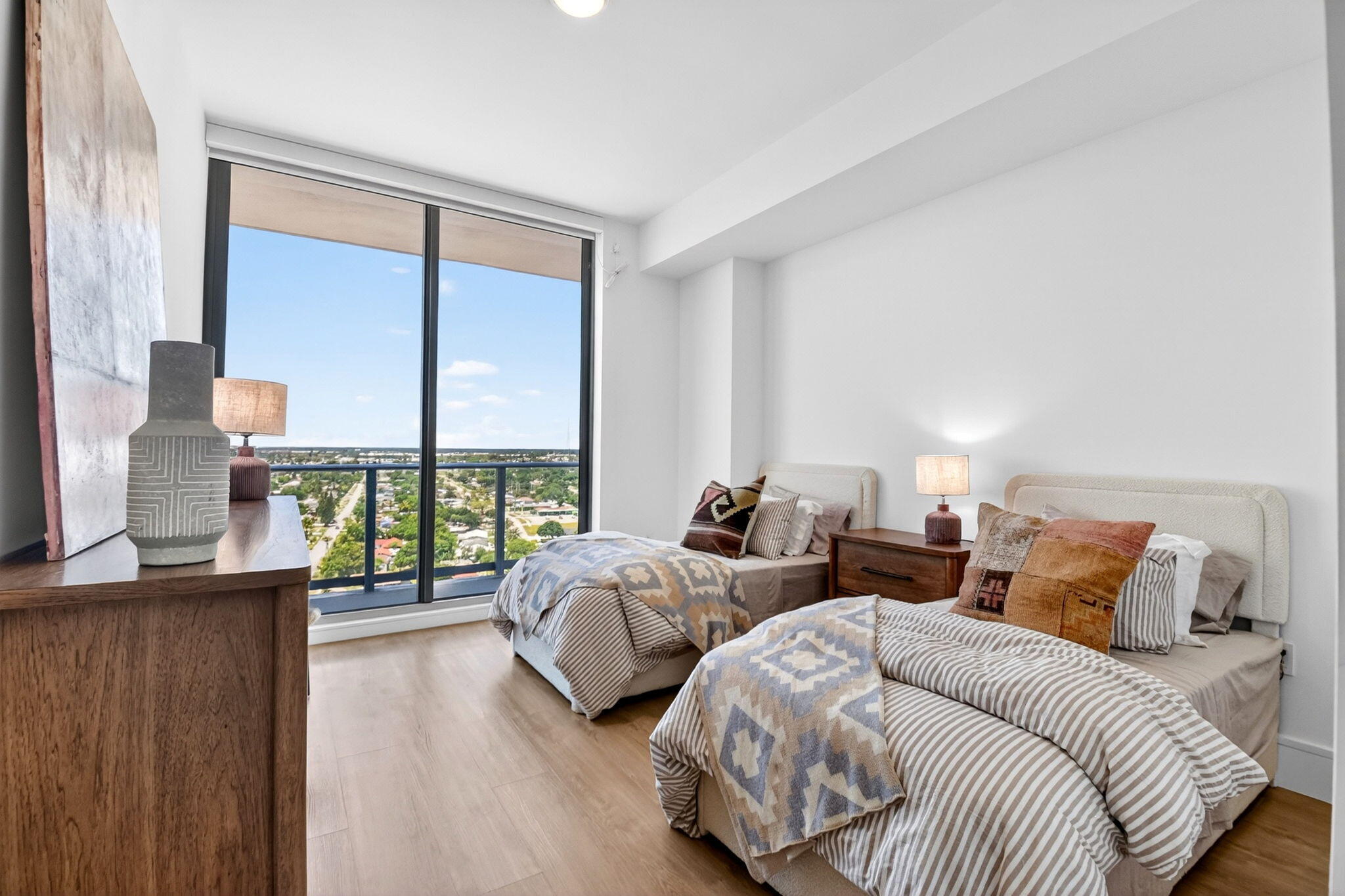 220 Lake Shore Drive 1708 Property Photo 33