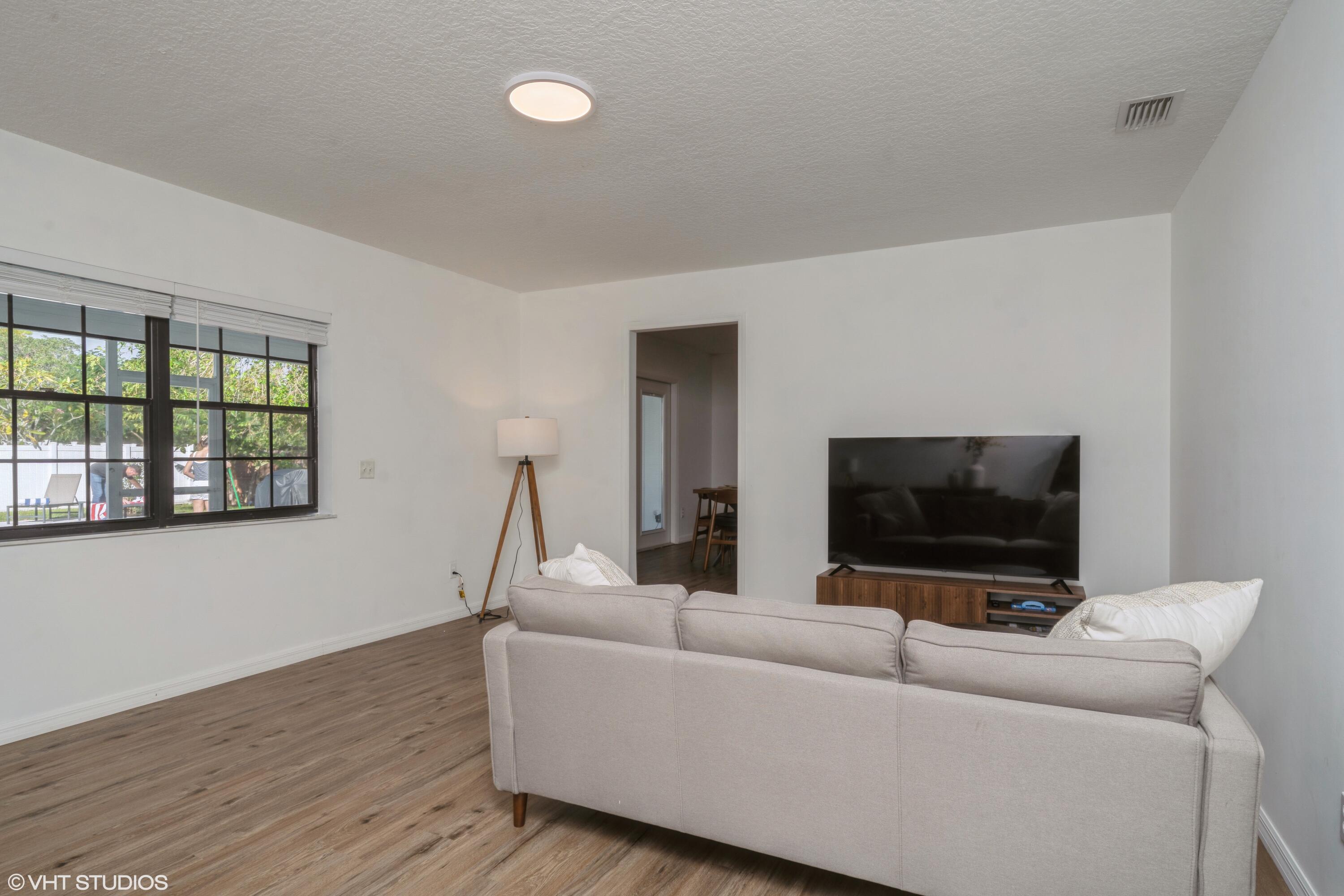 595 11th Avenue Property Photo 16