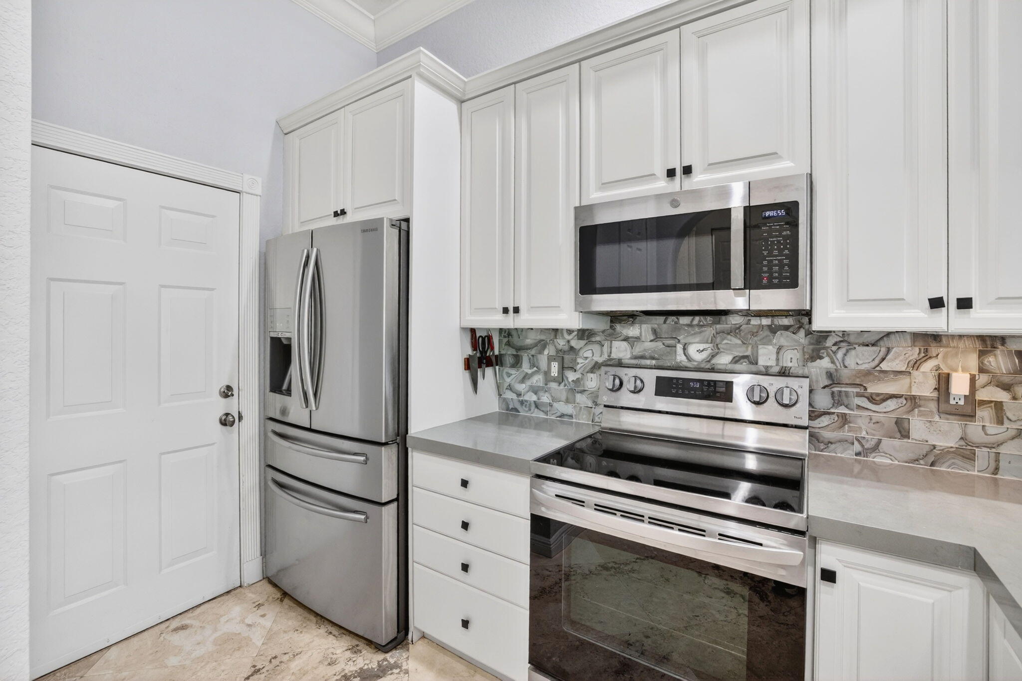 2860 Marina Circle Property Photo 12