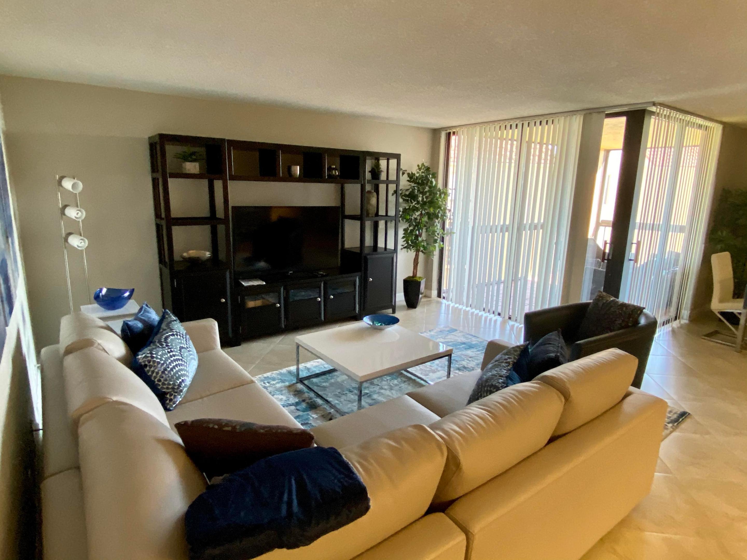 2255 Lindell Boulevard Apt 502 Property Photo 7