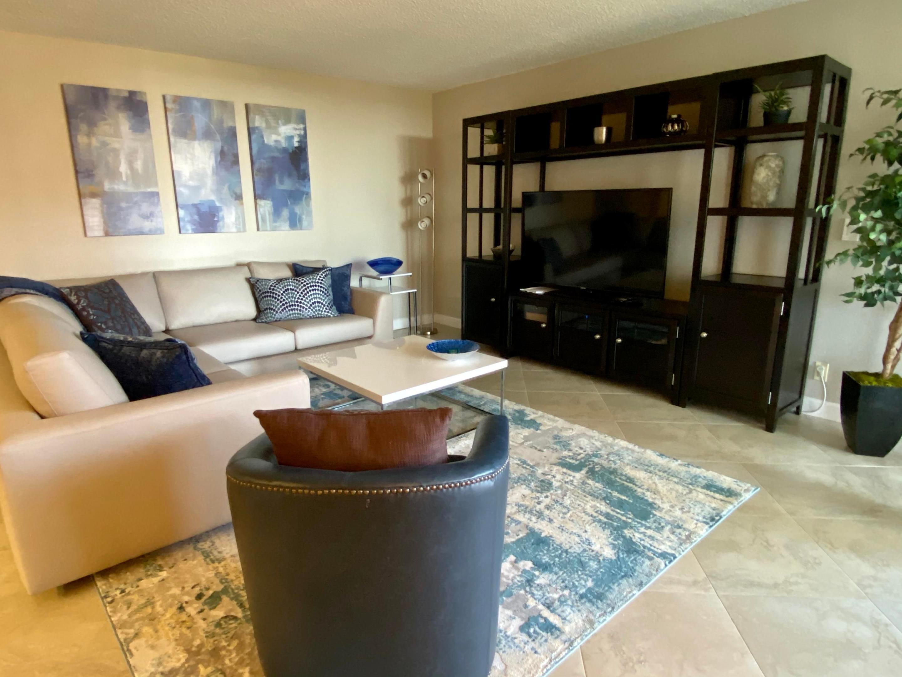 2255 Lindell Boulevard Apt 502 Property Photo 8