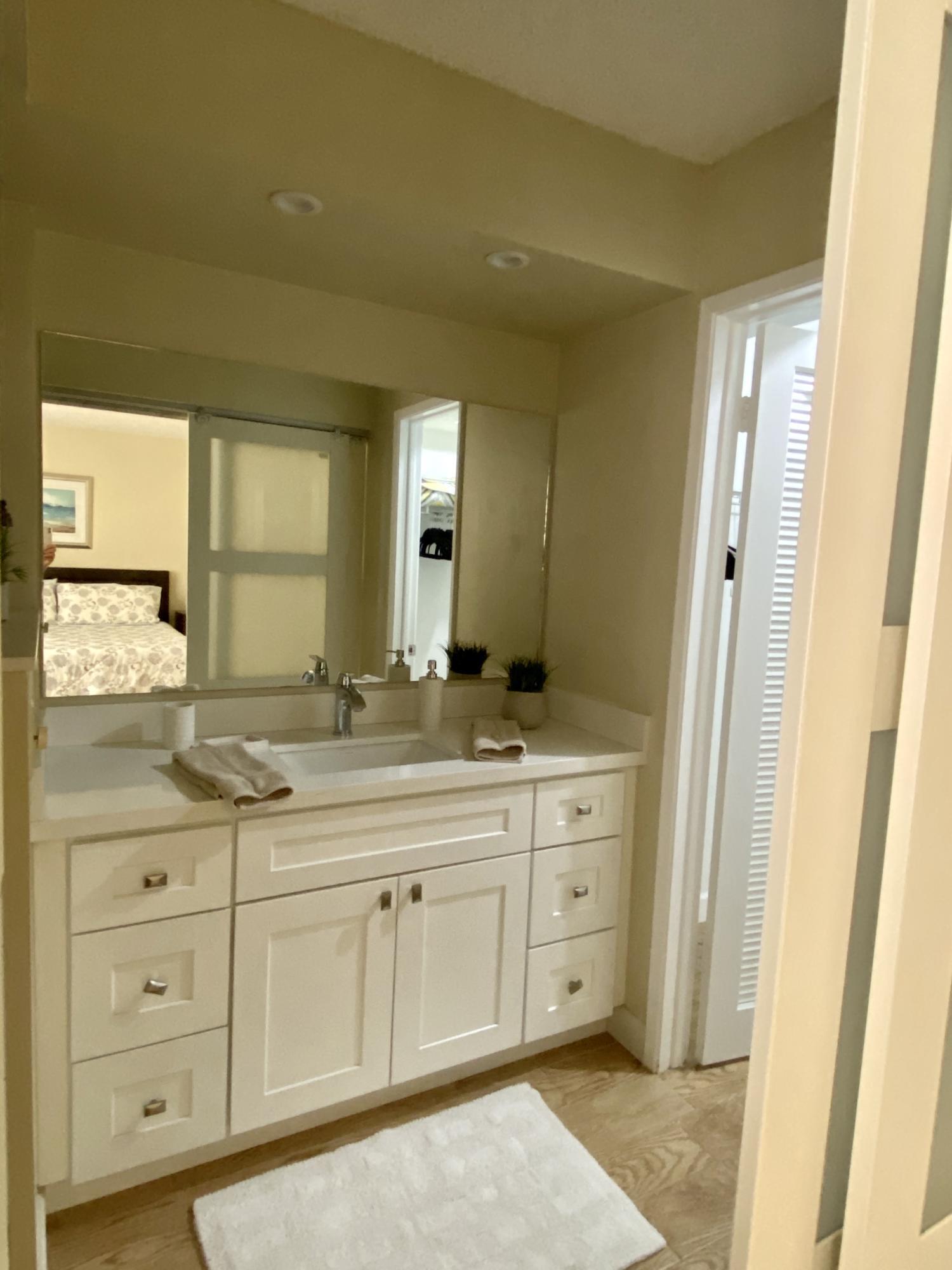 2255 Lindell Boulevard Apt 502 Property Photo 16
