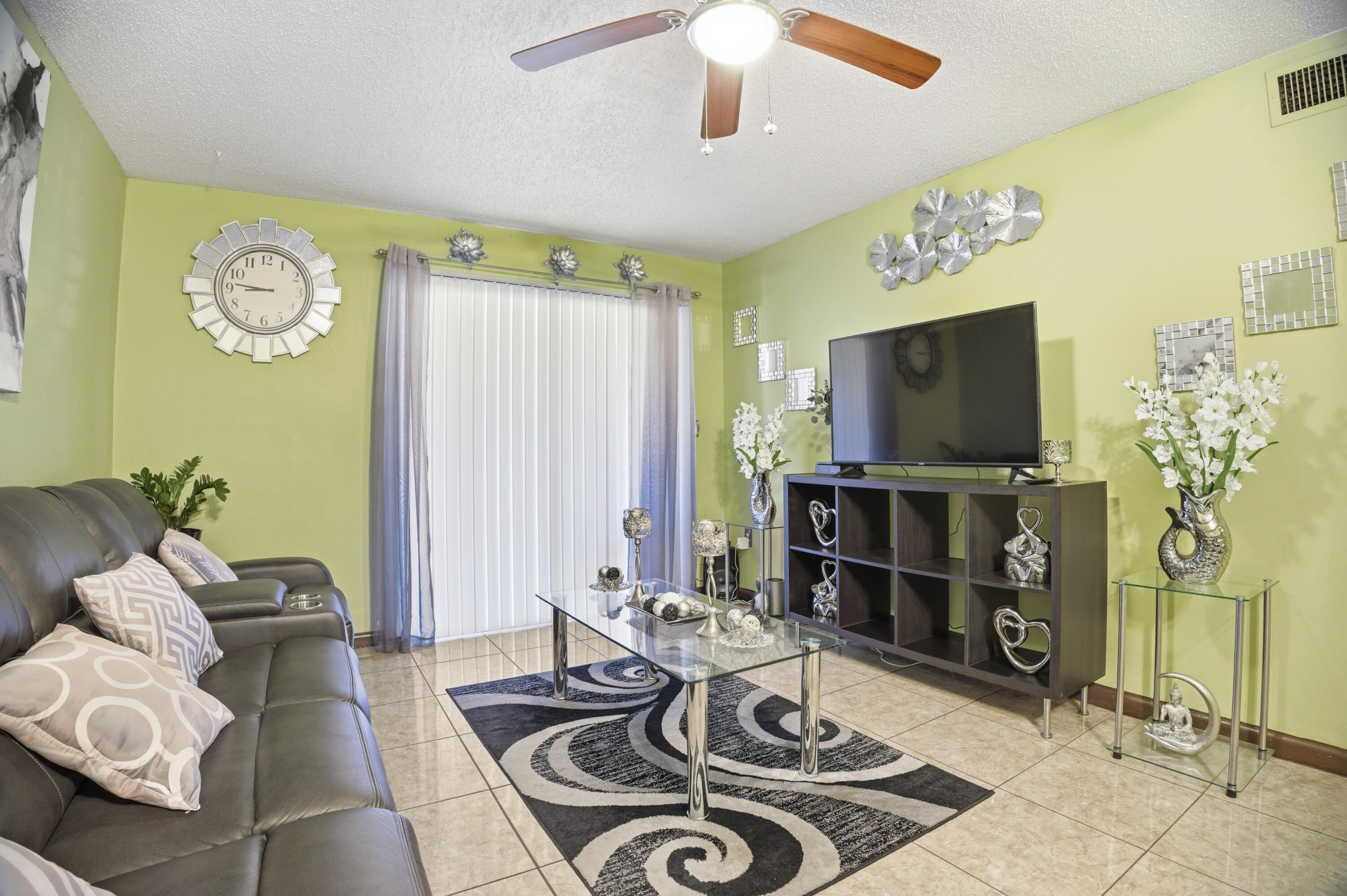 6074 Forest Hill Boulevard 101 Property Photo 6