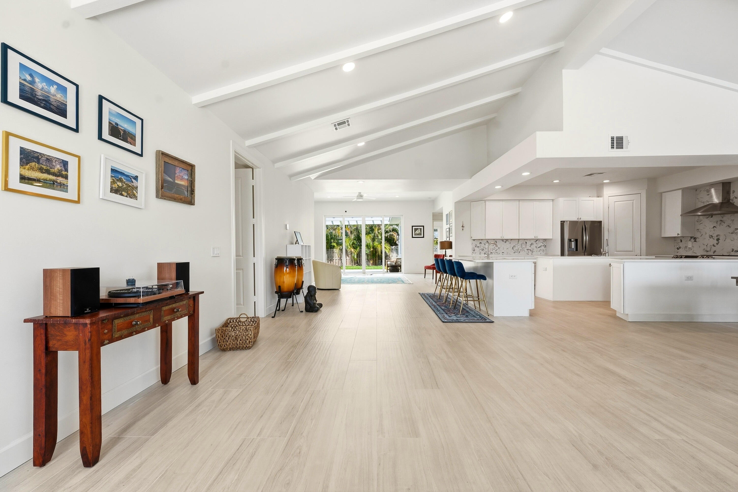 1123 Granada Property Photo 4