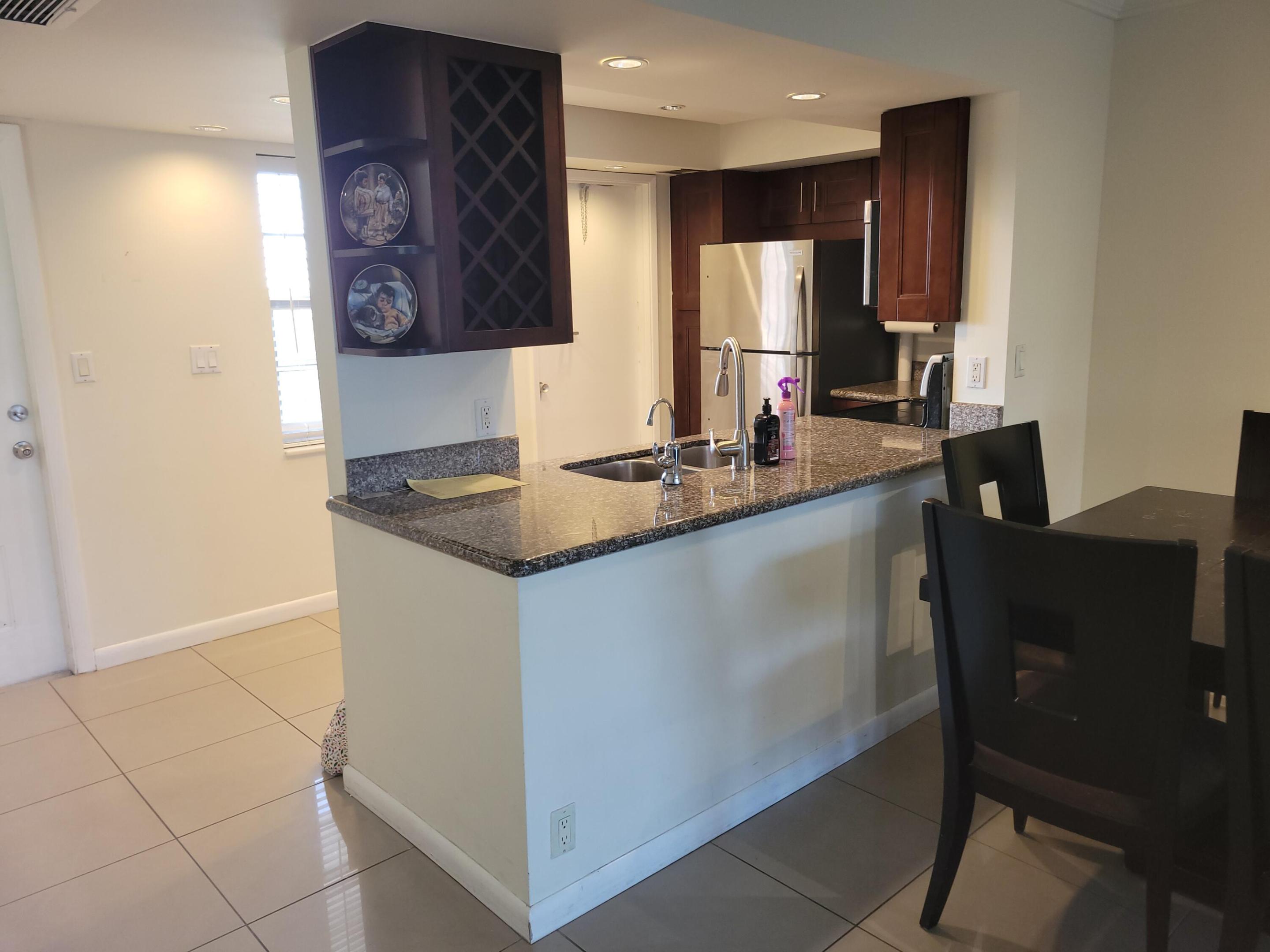 3050 N Palm Aire Drive 508 Property Photo 2