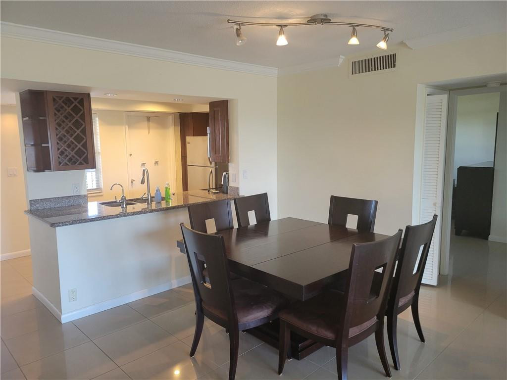 3050 N Palm Aire Drive 508 Property Photo 3