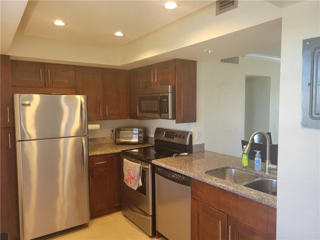 3050 N Palm Aire Drive 508 Property Photo 6
