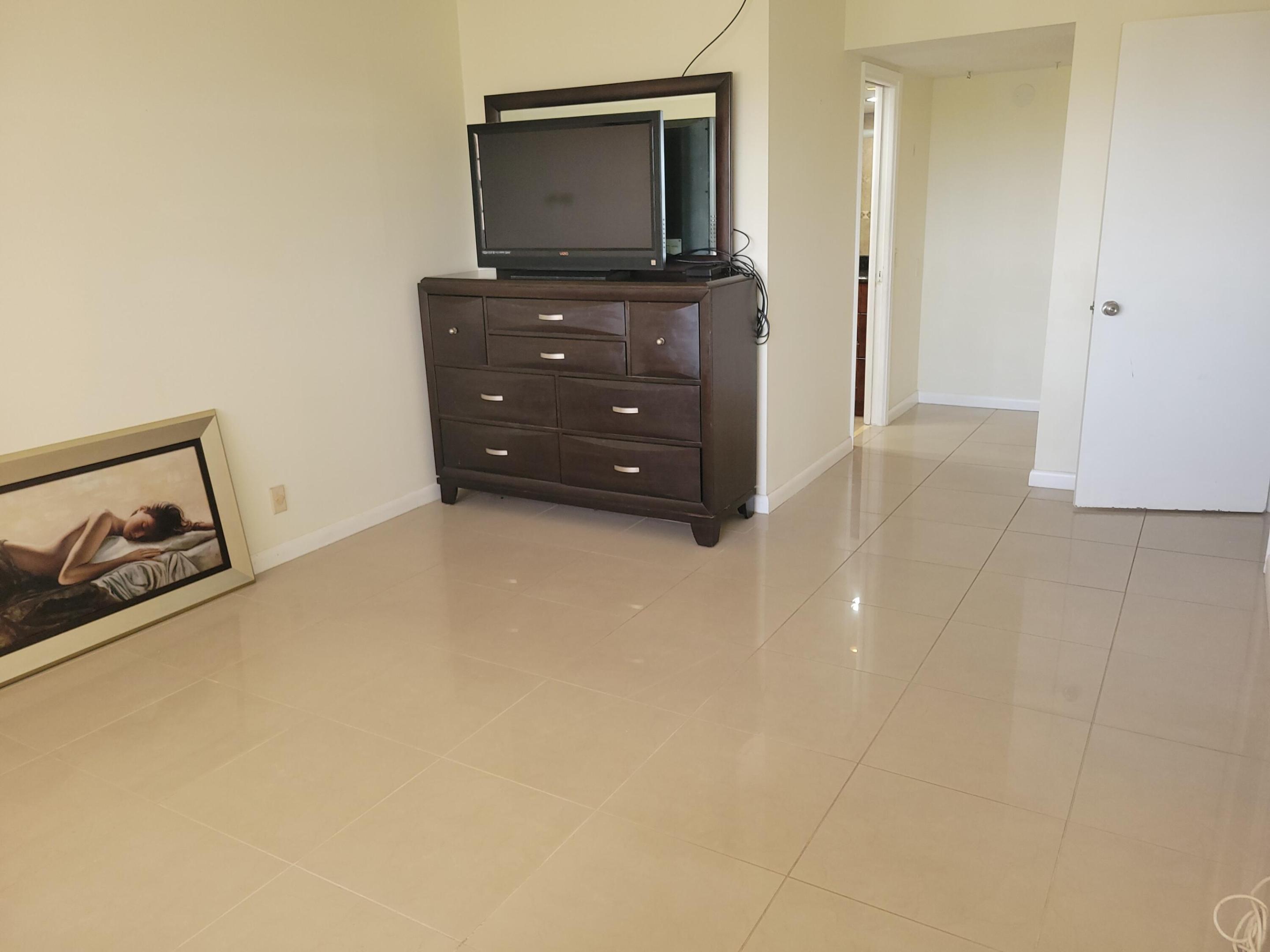 3050 N Palm Aire Drive 508 Property Photo 8