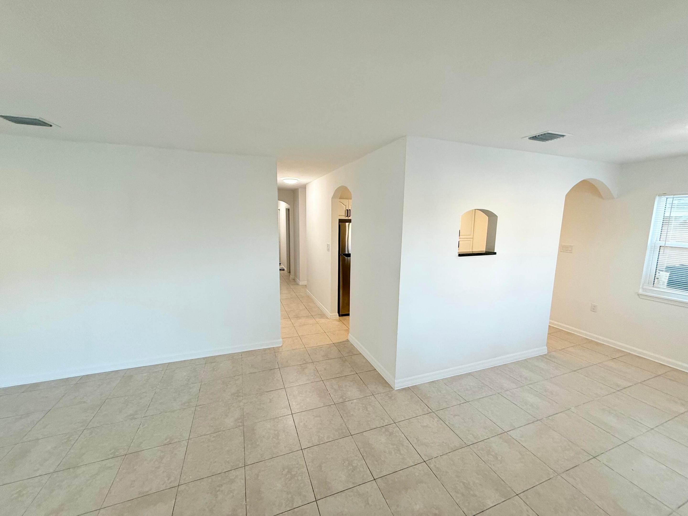912 Se Tarpon Avenue Property Photo 11