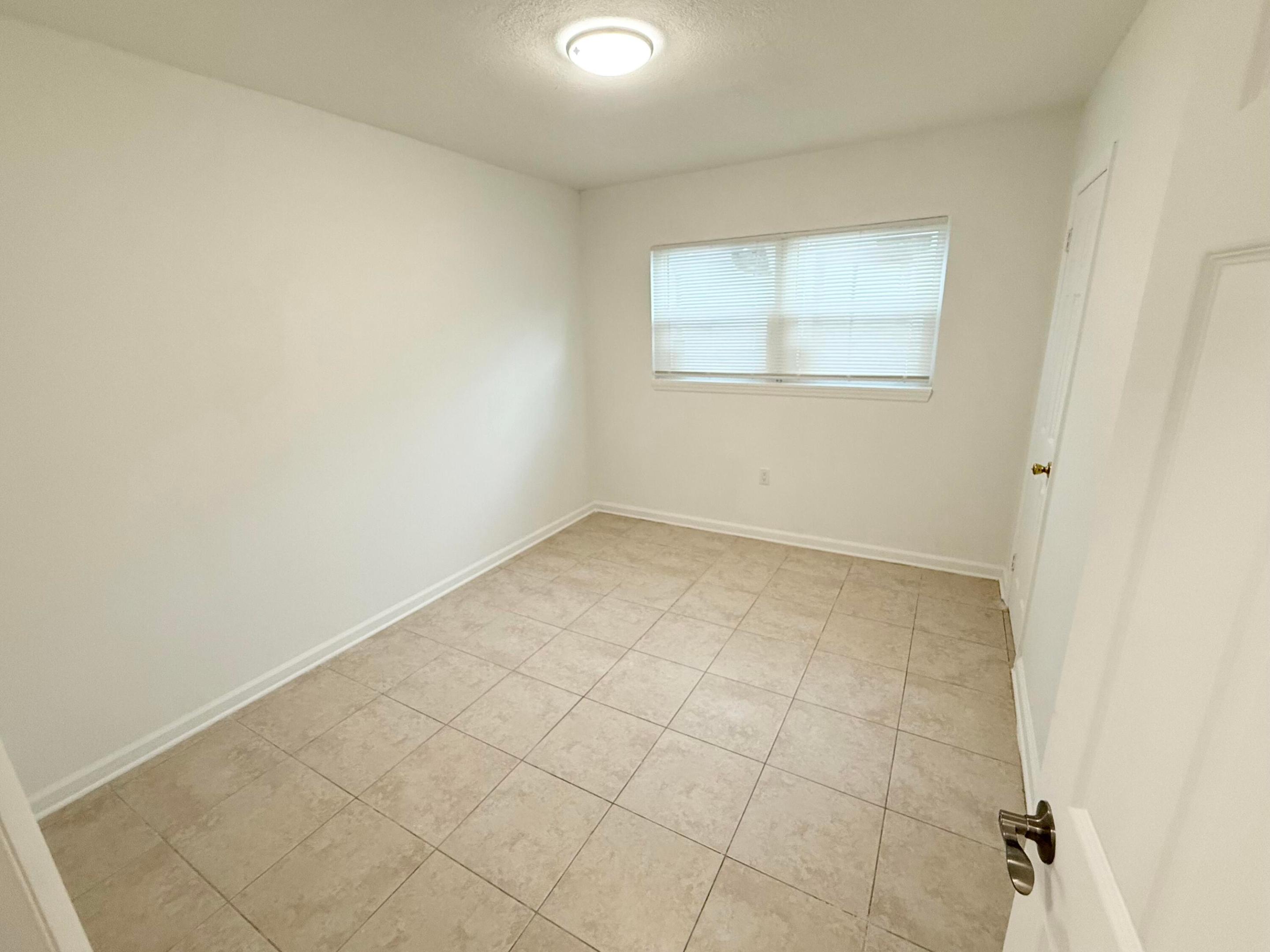 912 Se Tarpon Avenue Property Photo 12