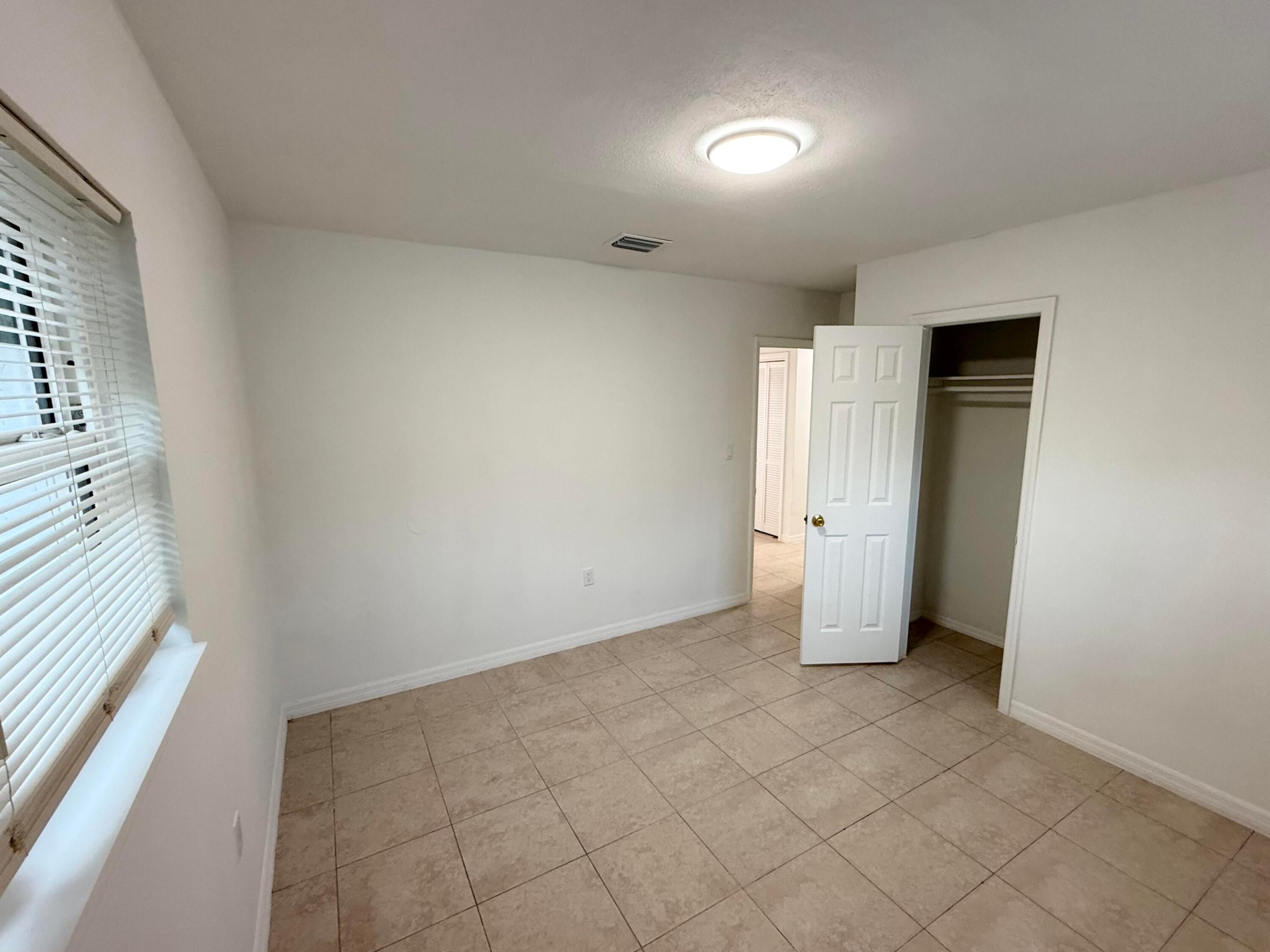 912 Se Tarpon Avenue Property Photo 14