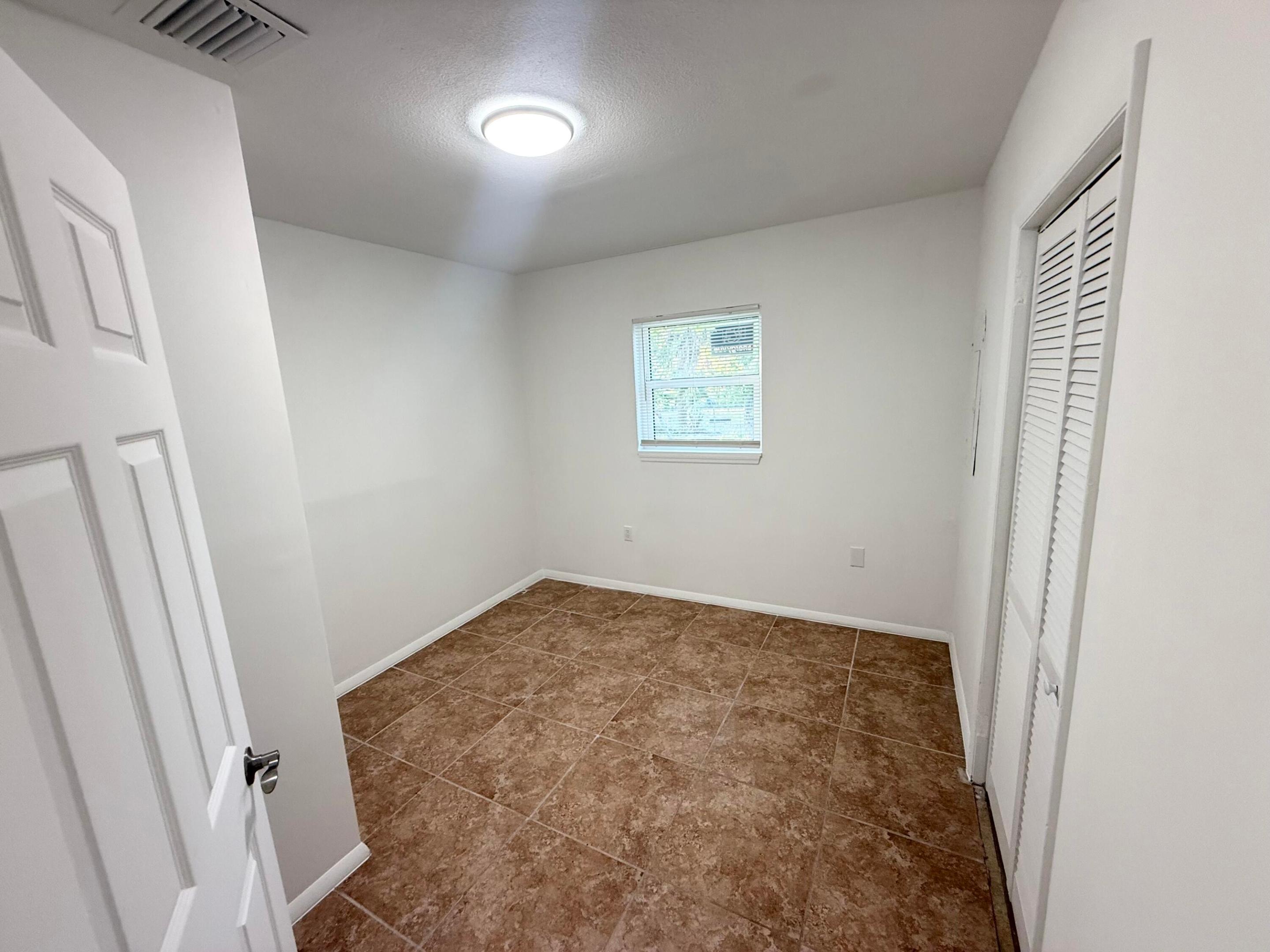 912 Se Tarpon Avenue Property Photo 17