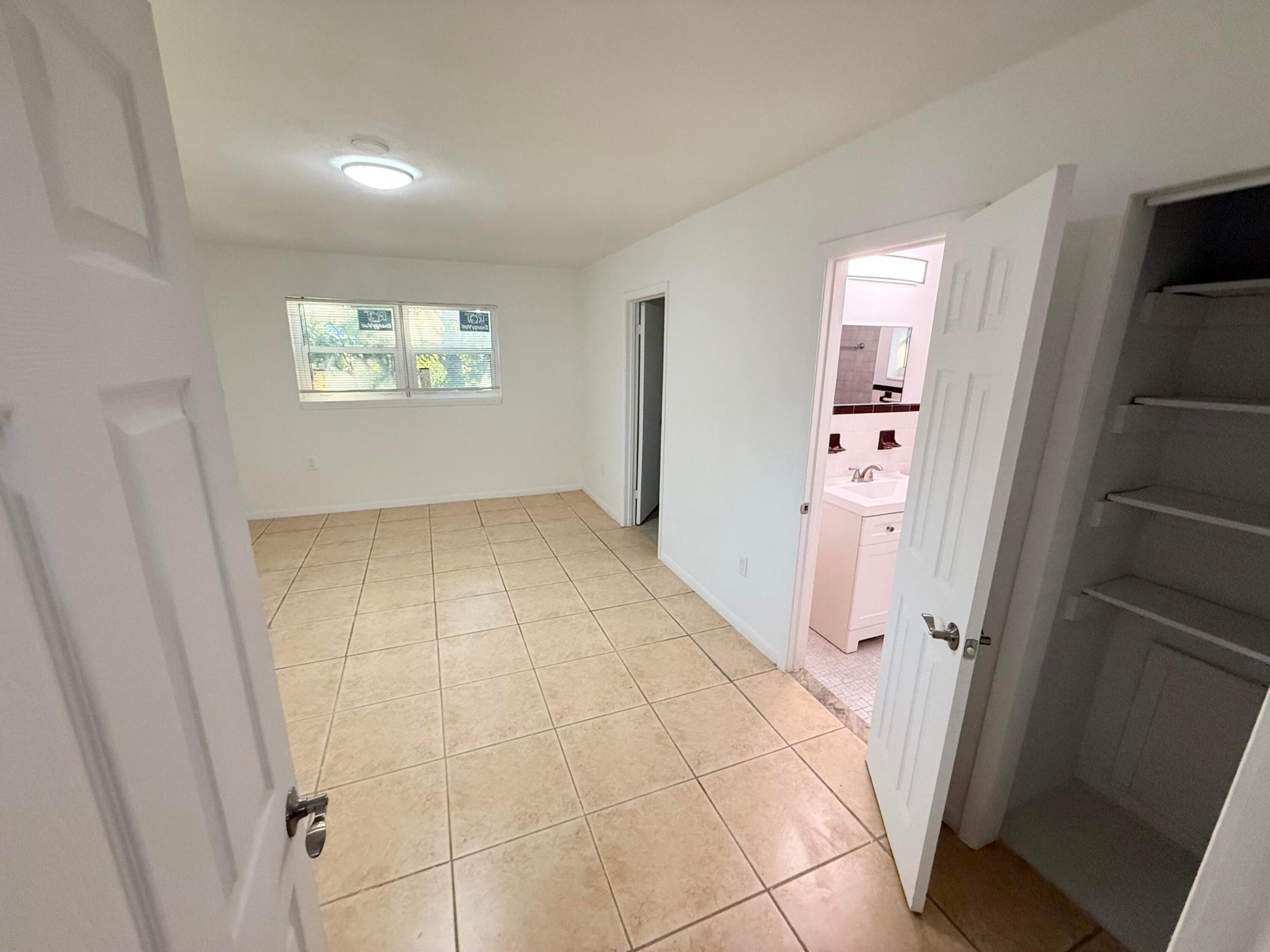 912 Se Tarpon Avenue Property Photo 18