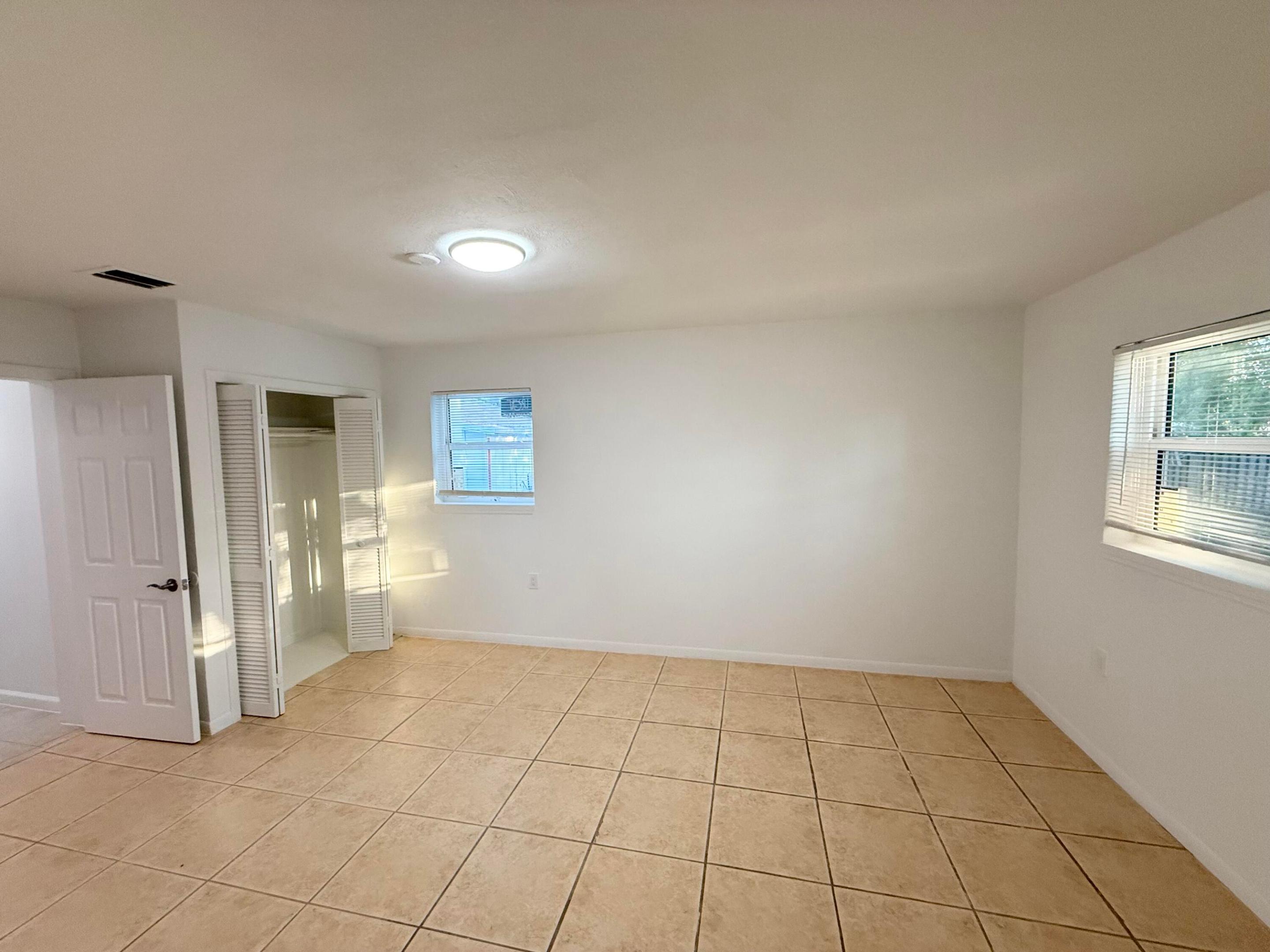 912 Se Tarpon Avenue Property Photo 19