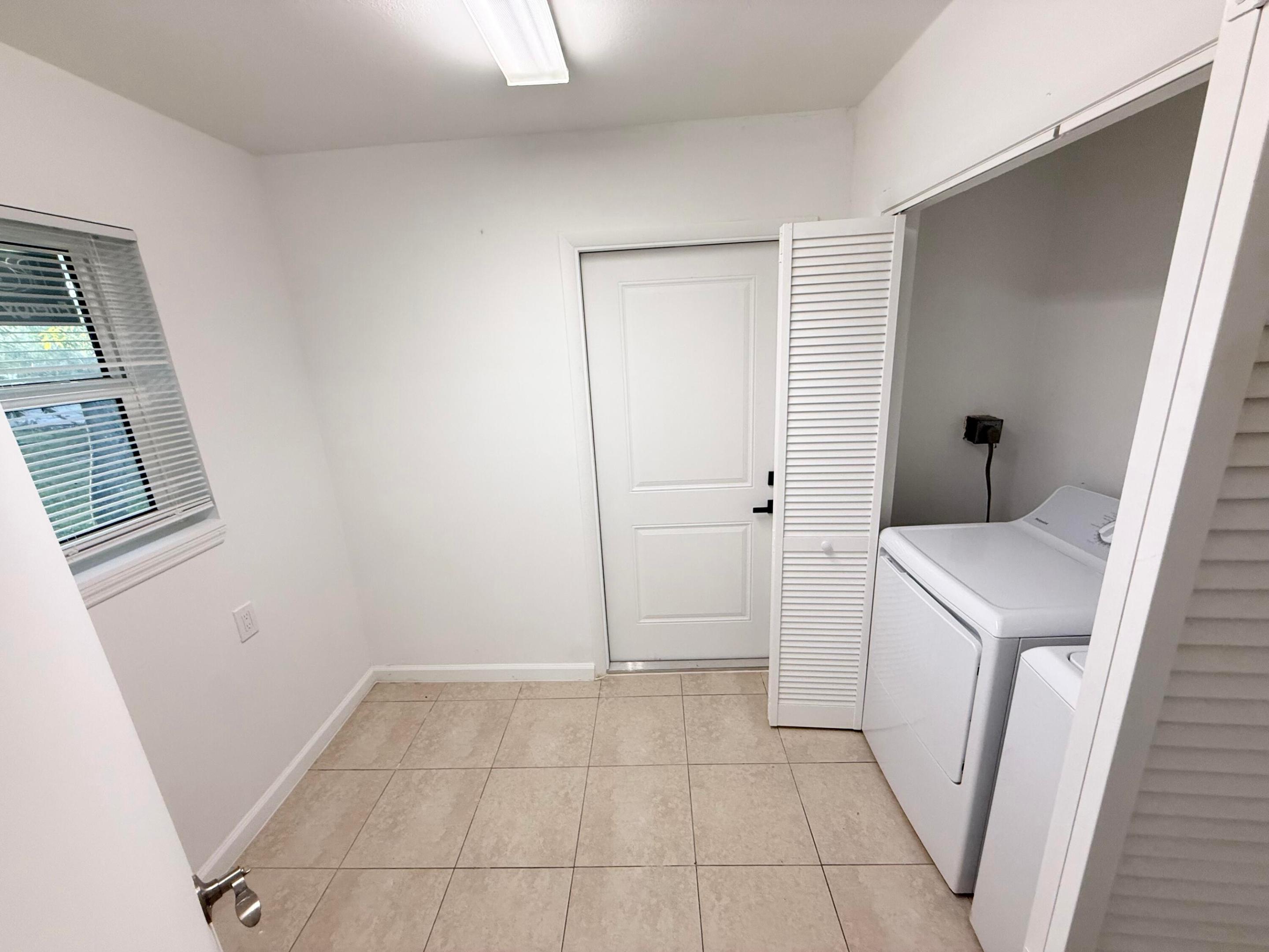 912 Se Tarpon Avenue Property Photo 20