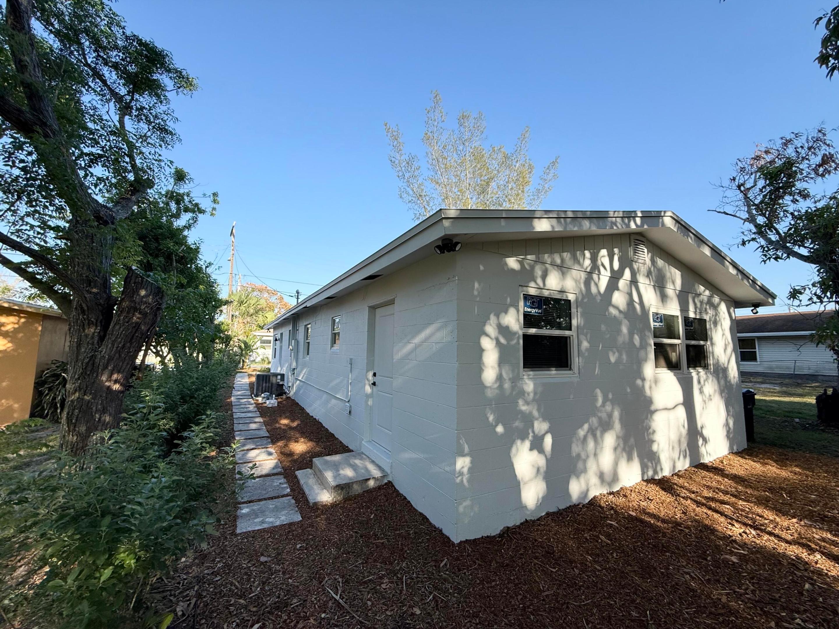 912 Se Tarpon Avenue Property Photo 28