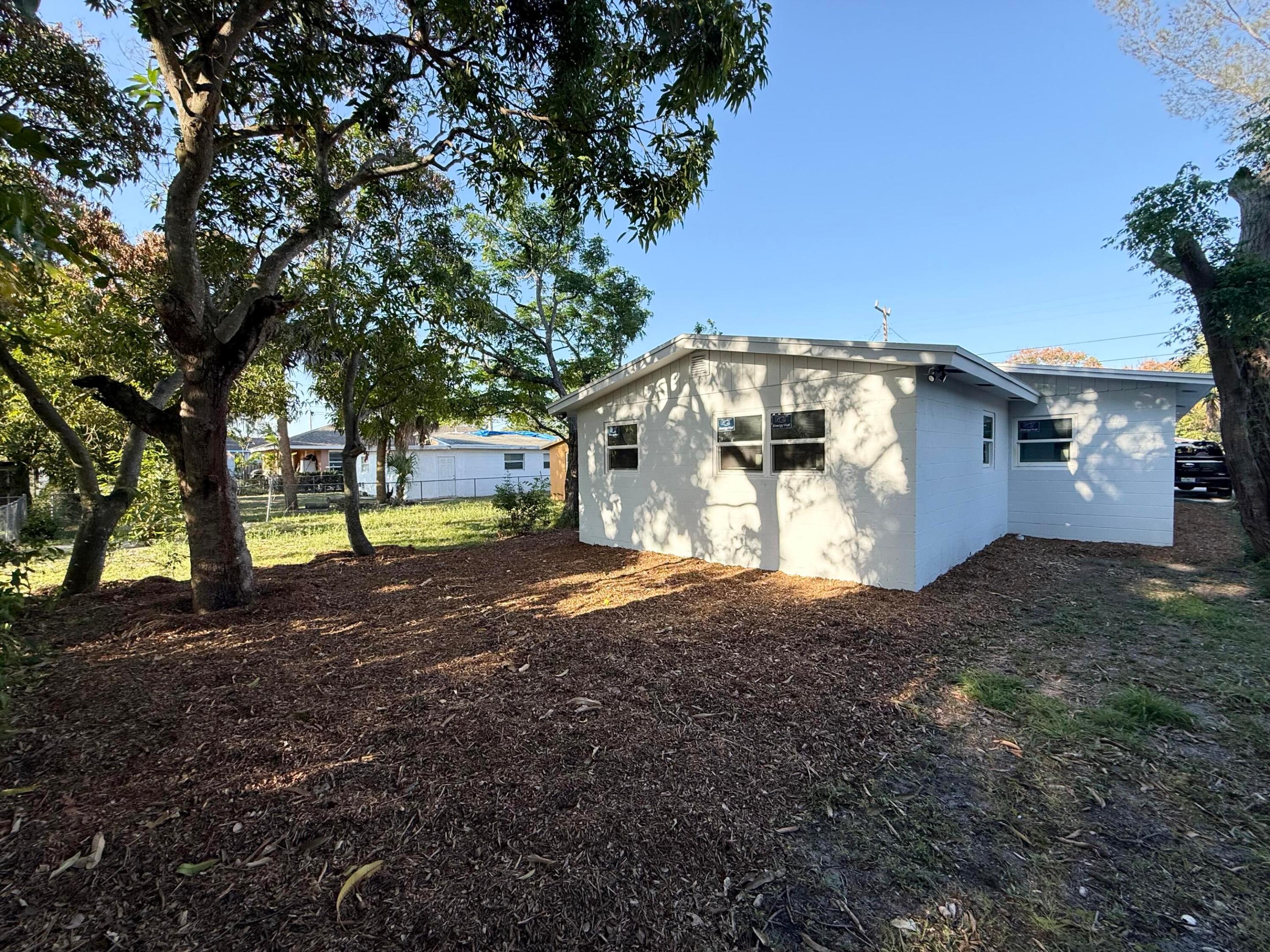 912 Se Tarpon Avenue Property Photo 29
