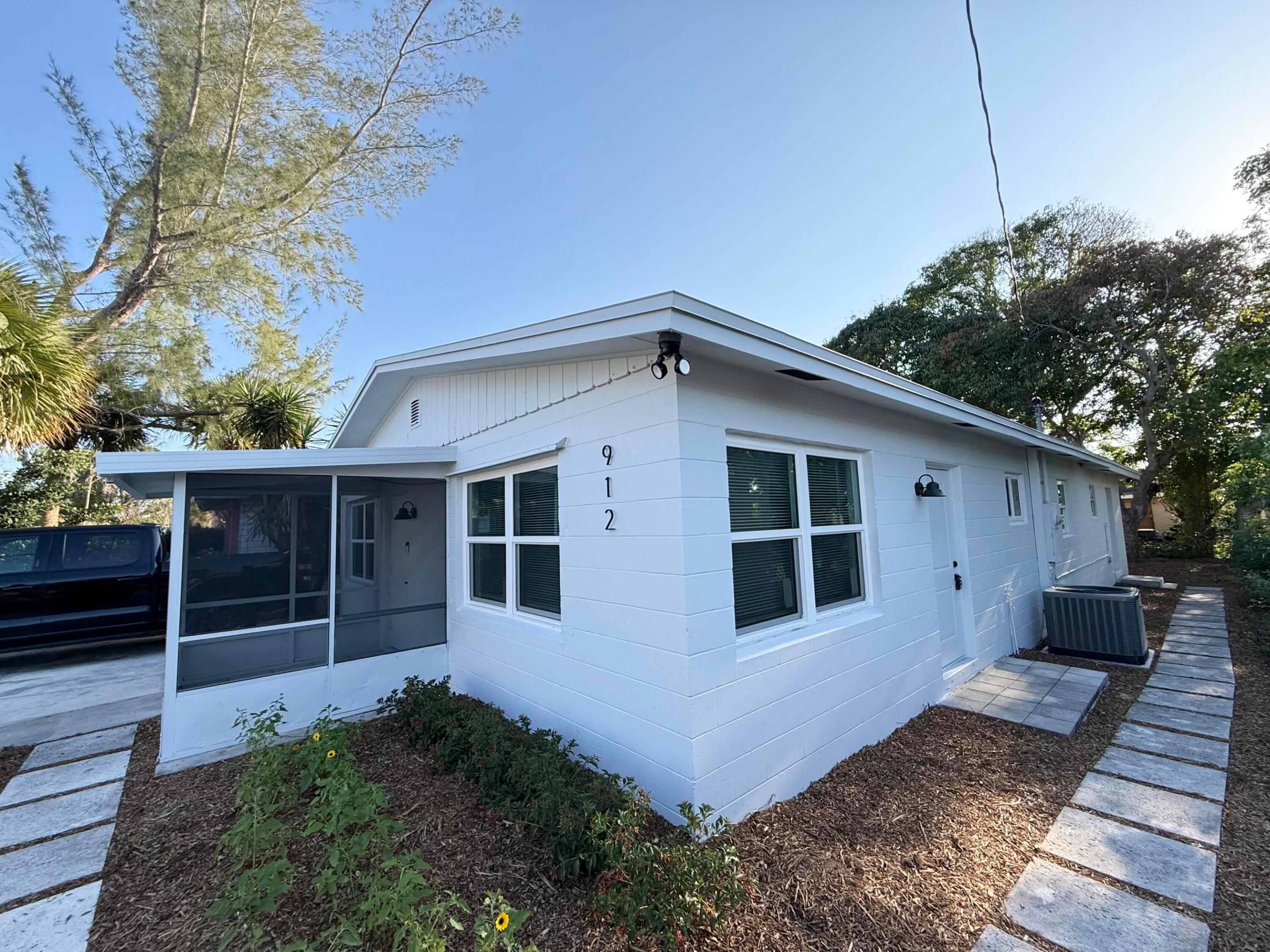 912 Se Tarpon Avenue Property Photo 30