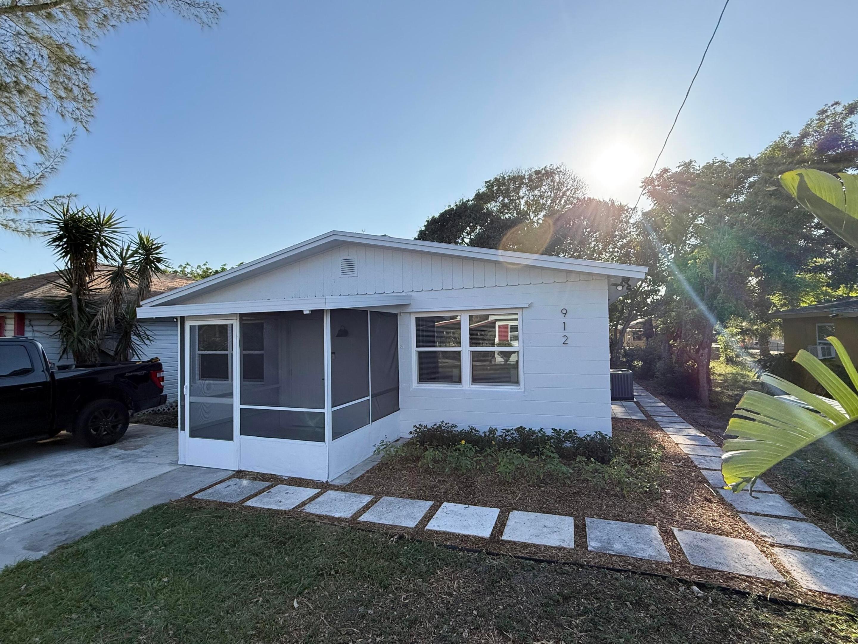 912 Se Tarpon Avenue Property Photo 31