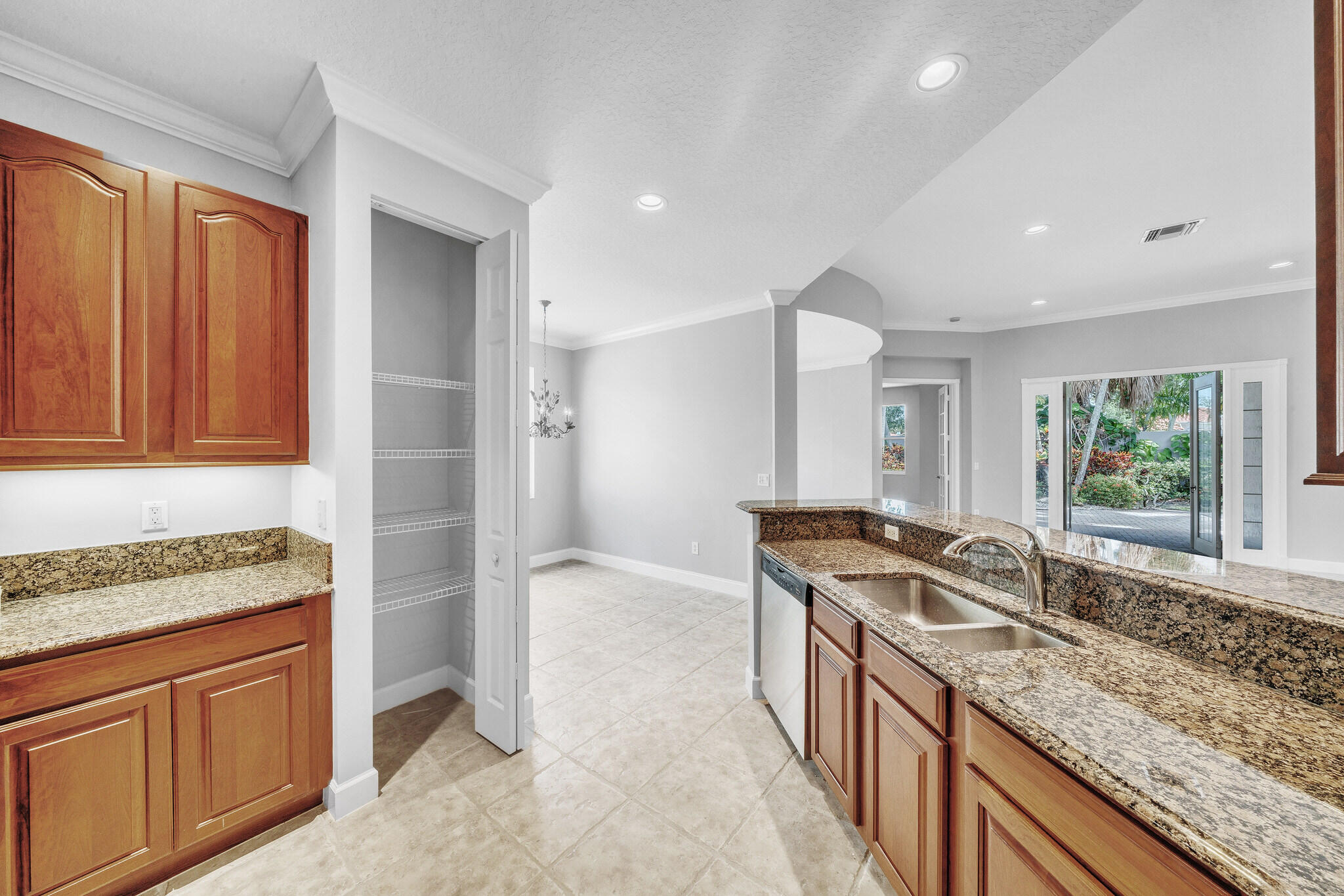 6581 Southport Drive Property Photo 14