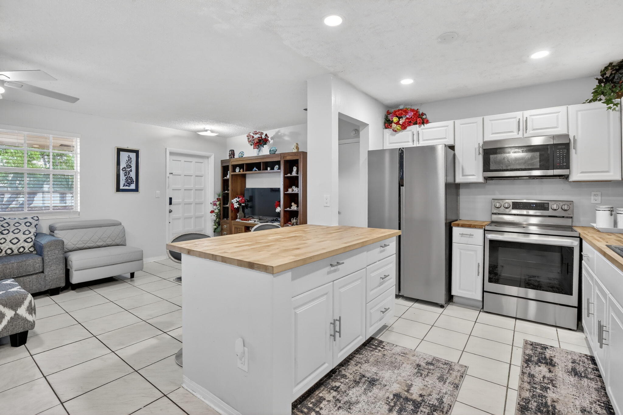 1411 Nw 89th Avenue Property Photo 1