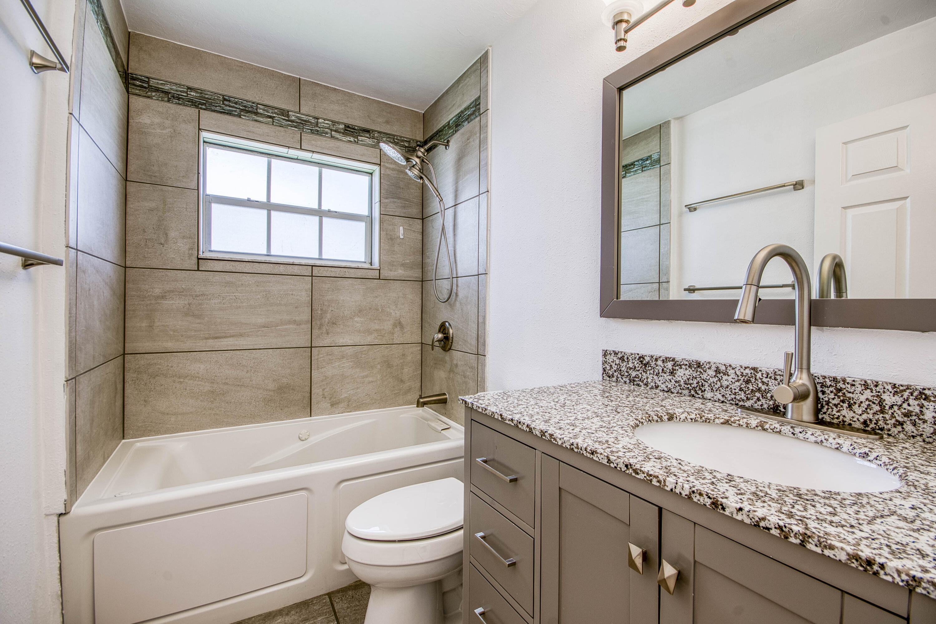252 Moccasin Trail W Property Photo 11