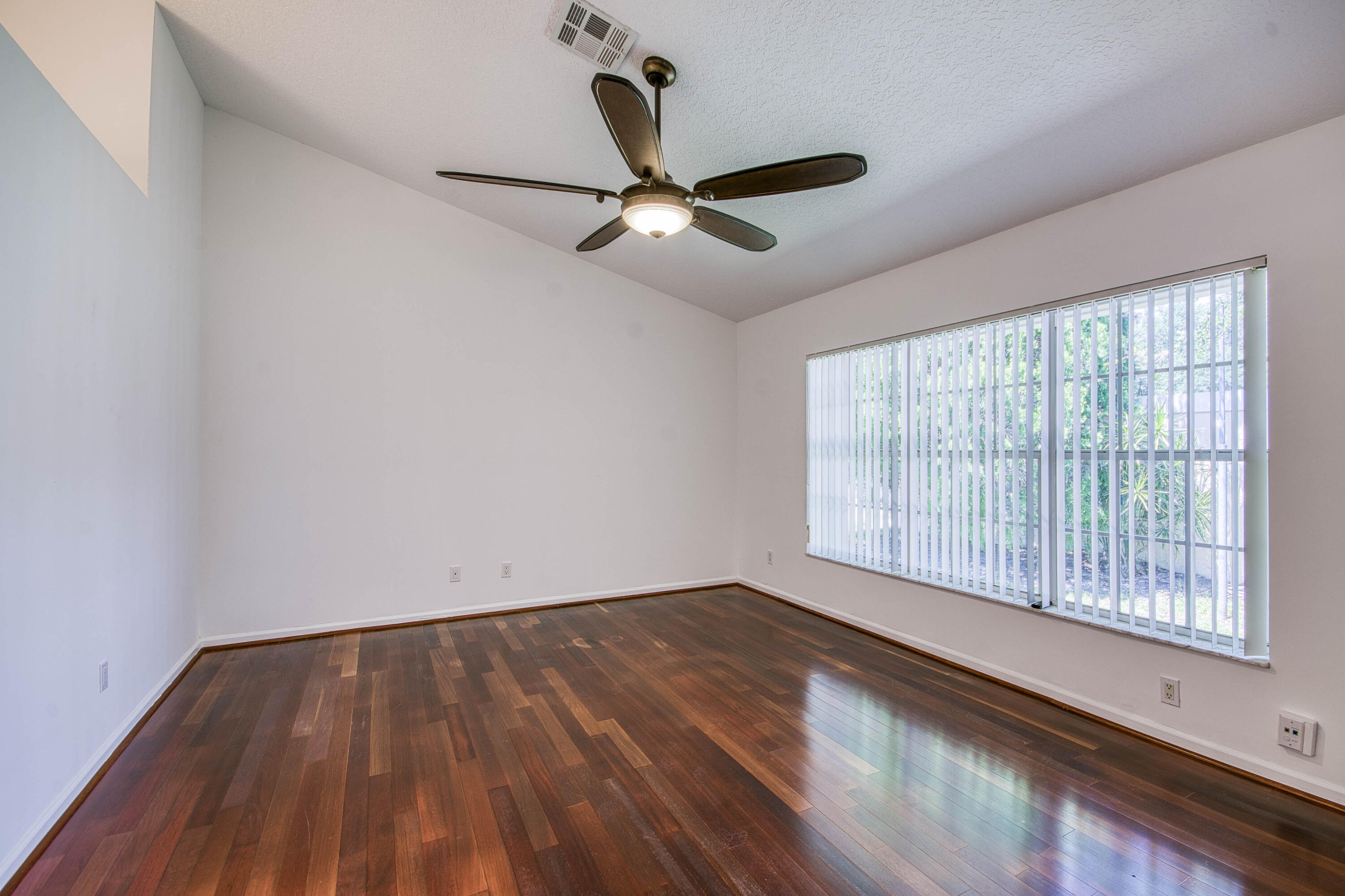 252 Moccasin Trail W Property Photo 13