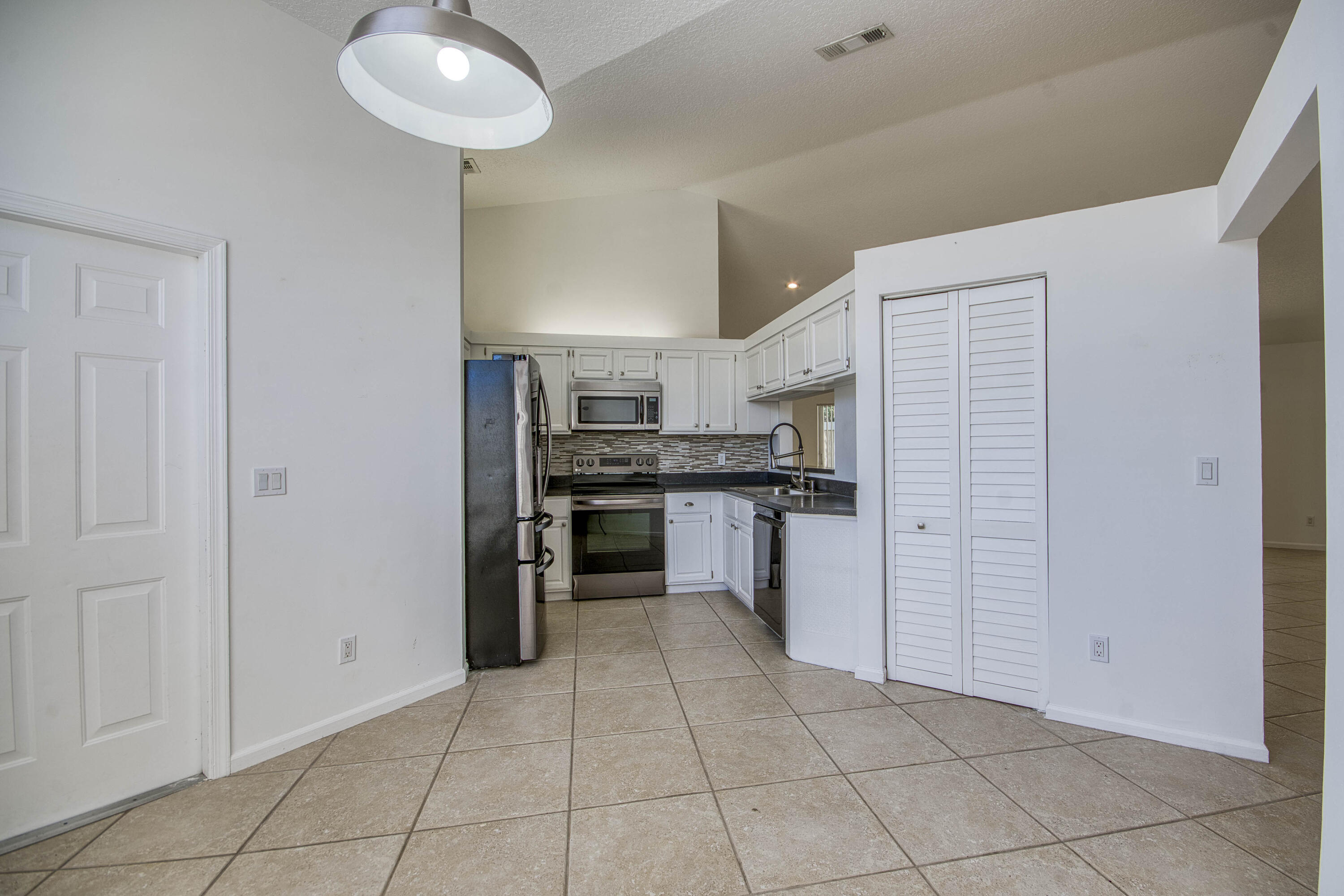 252 Moccasin Trail W Property Photo 16
