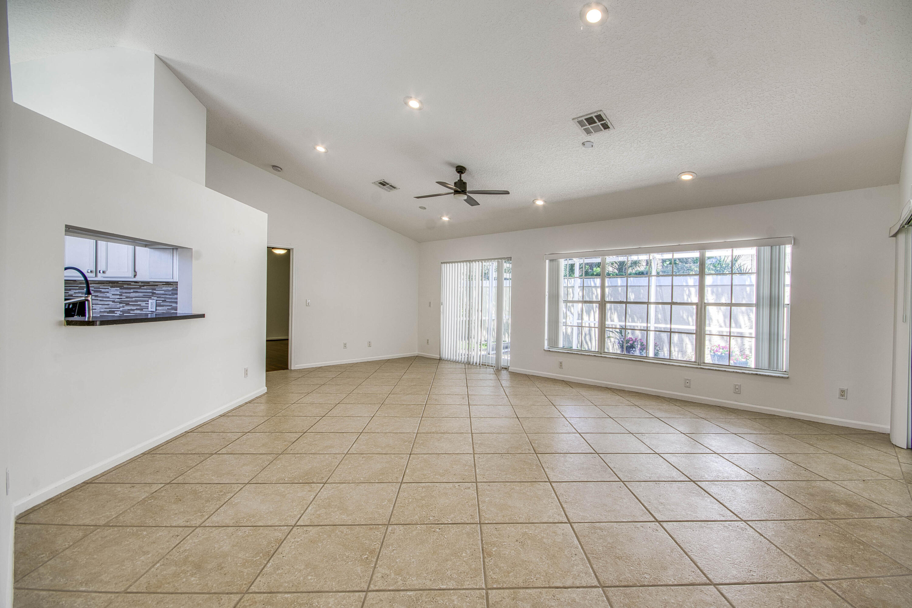 252 Moccasin Trail W Property Photo 18