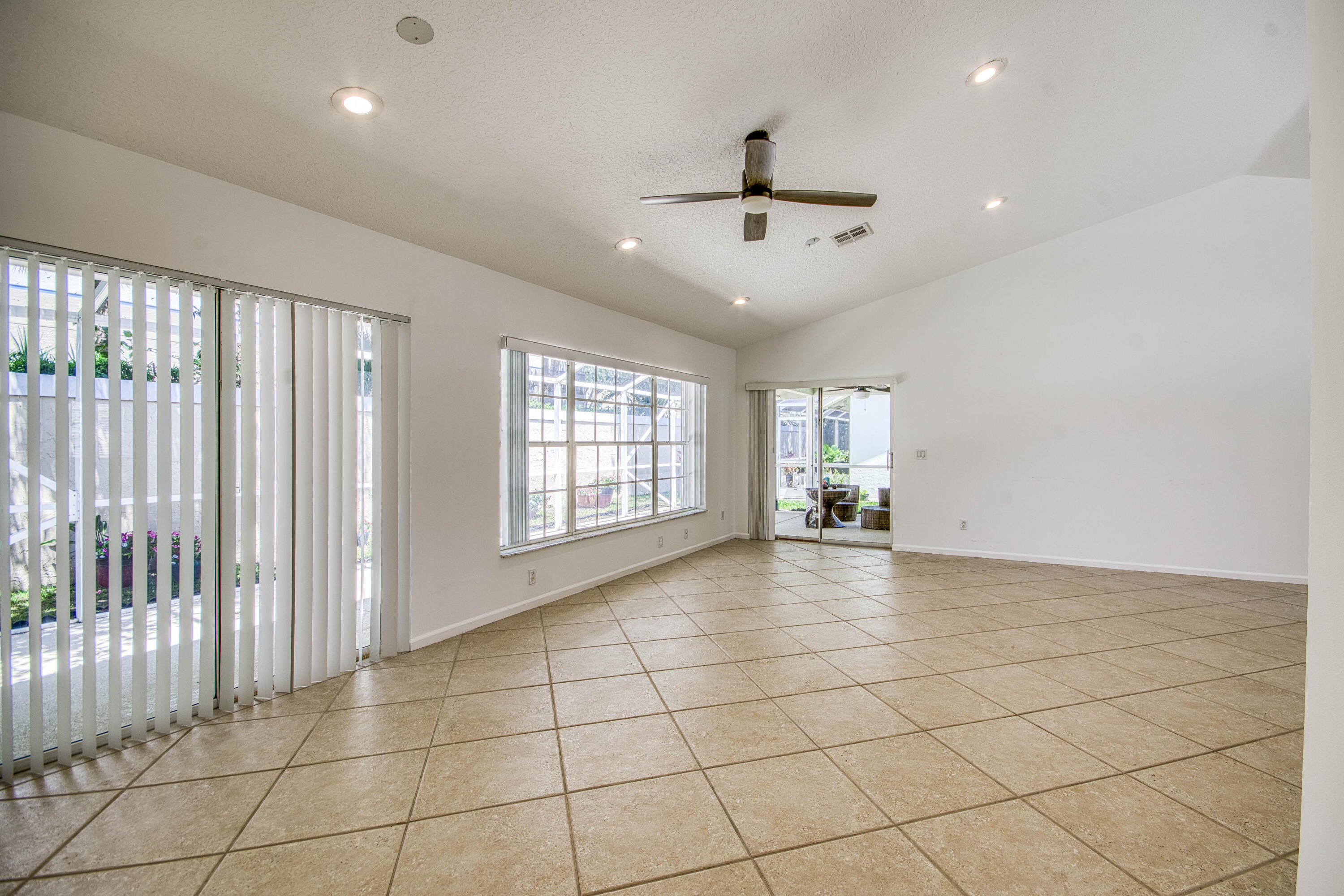 252 Moccasin Trail W Property Photo 20