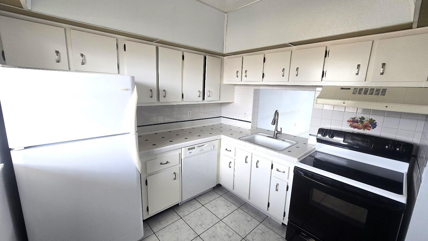 2800 NW 56th Avenue G406 Property Photo 1