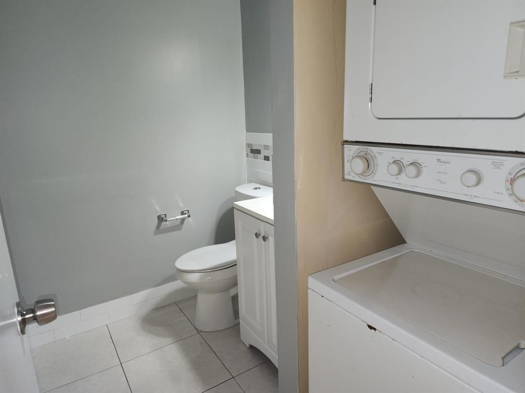 4174 Inverrary Drive 811 Property Photo 5