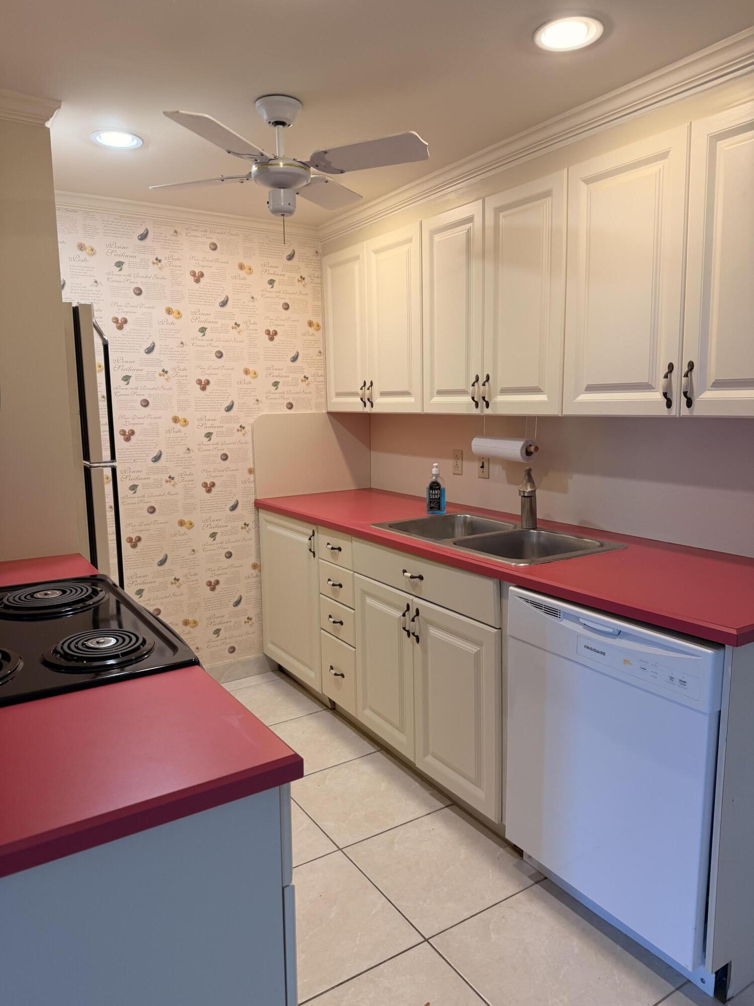 4074 Cornwall D Property Photo 5