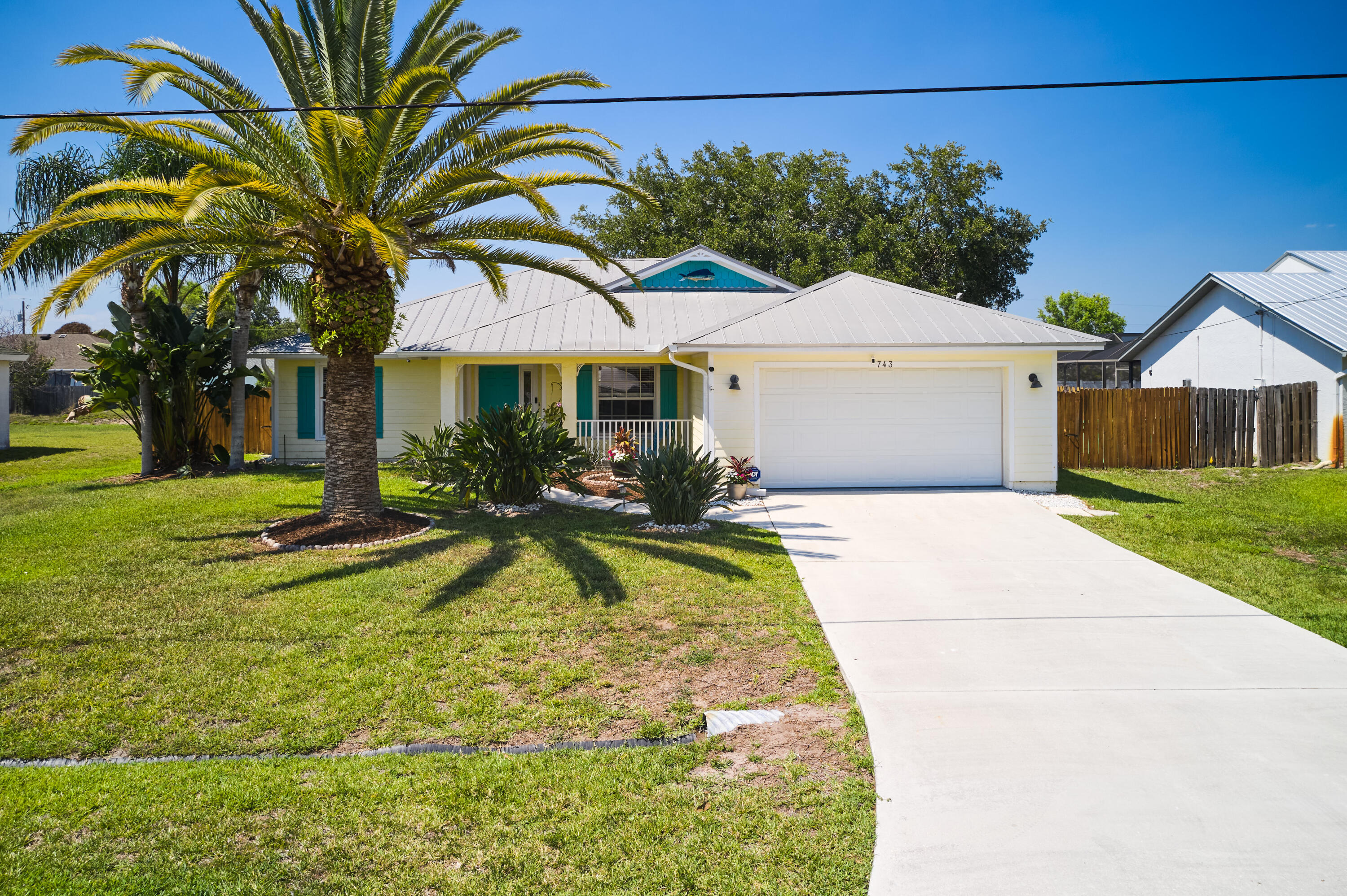 743 SW Mccoy Avenue Property Photo 1