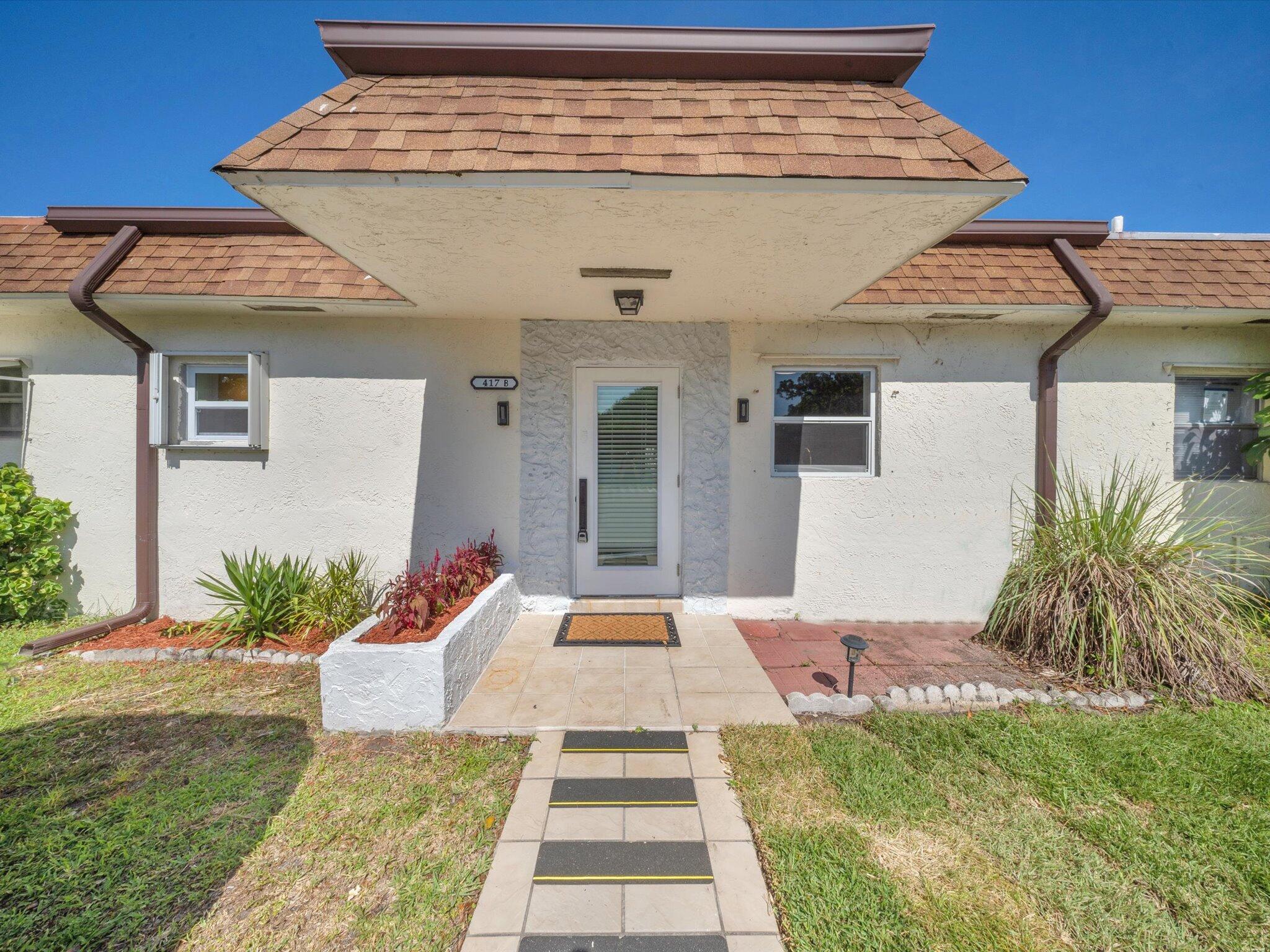 417 Sw Natura Avenue B Property Photo 1