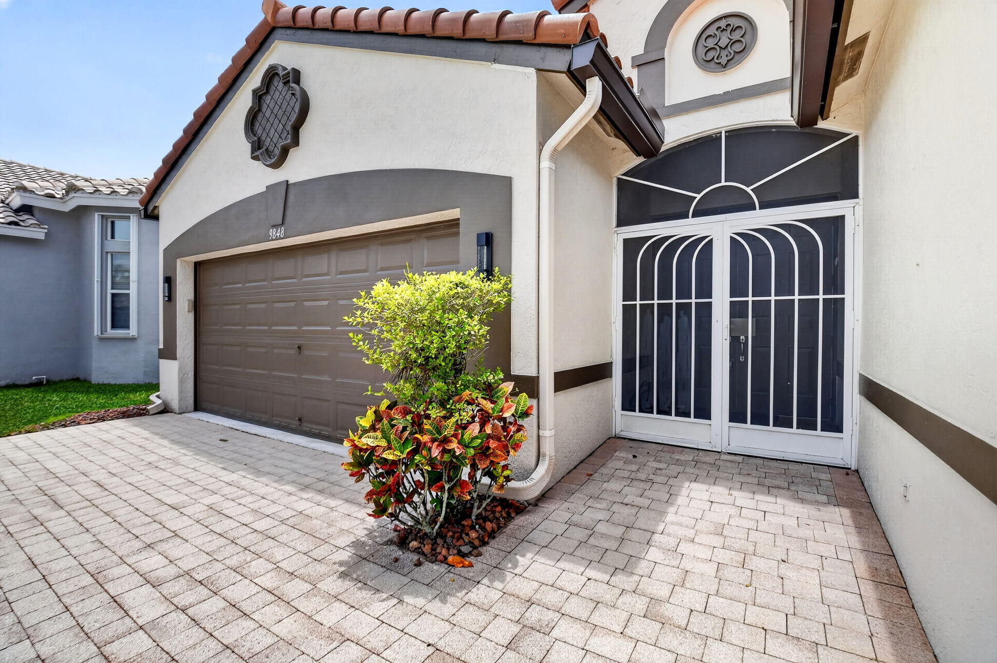 9848 Vedette Lane Property Photo 4