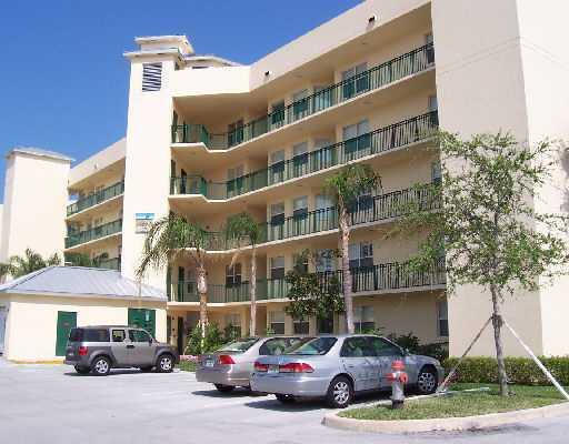 27 Royal Palm Way 406