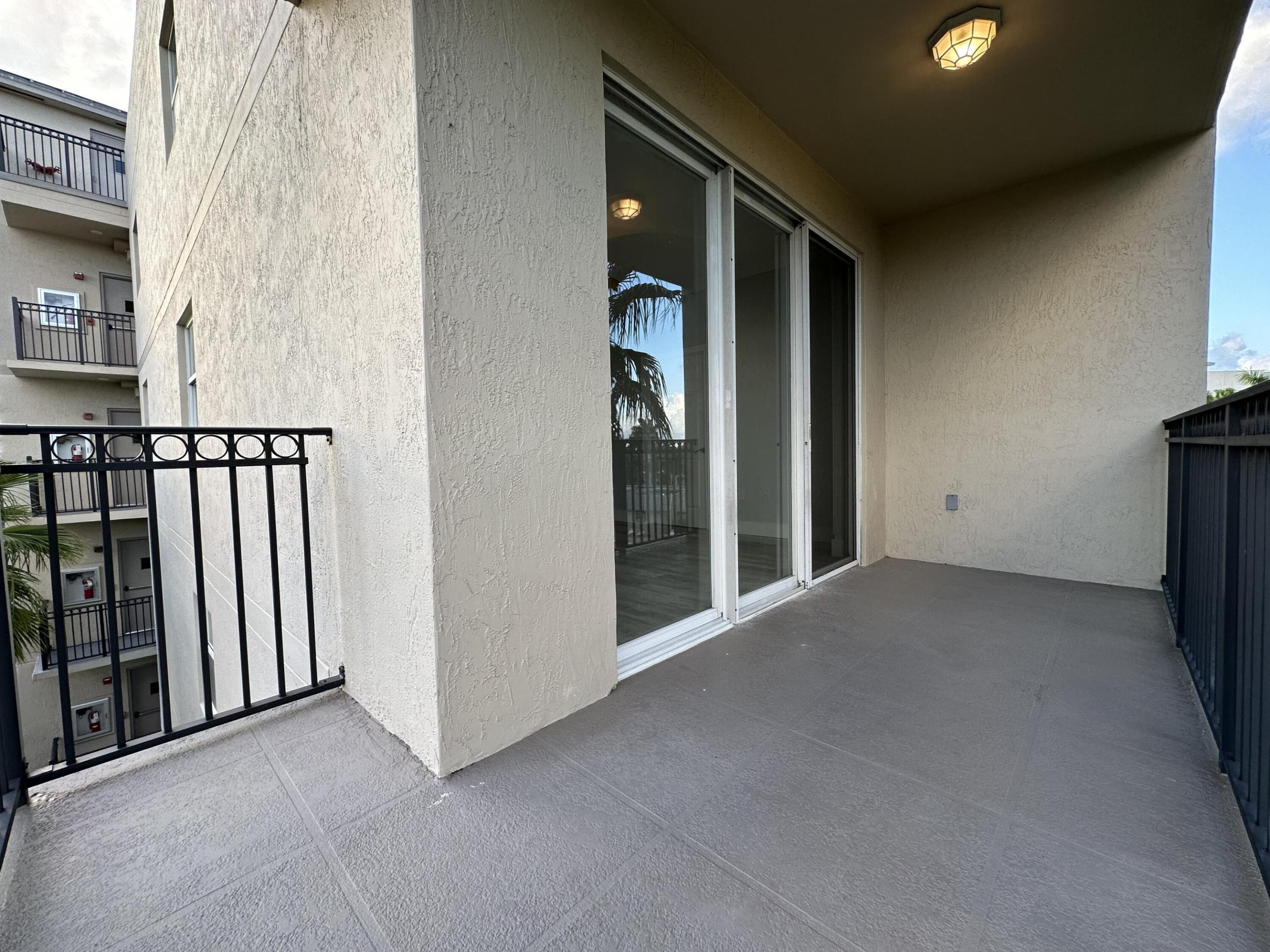 27 Royal Palm Way 406 Property Photo 40