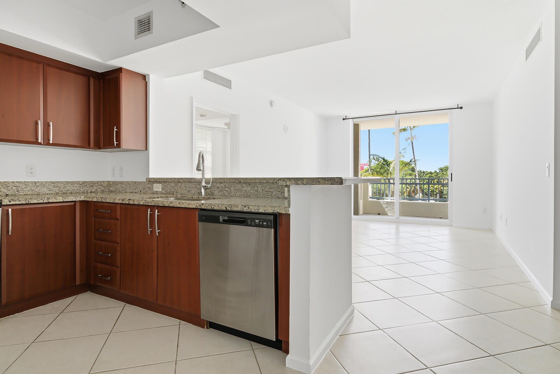 403 S Sapodilla Avenue 218 Property Photo 1