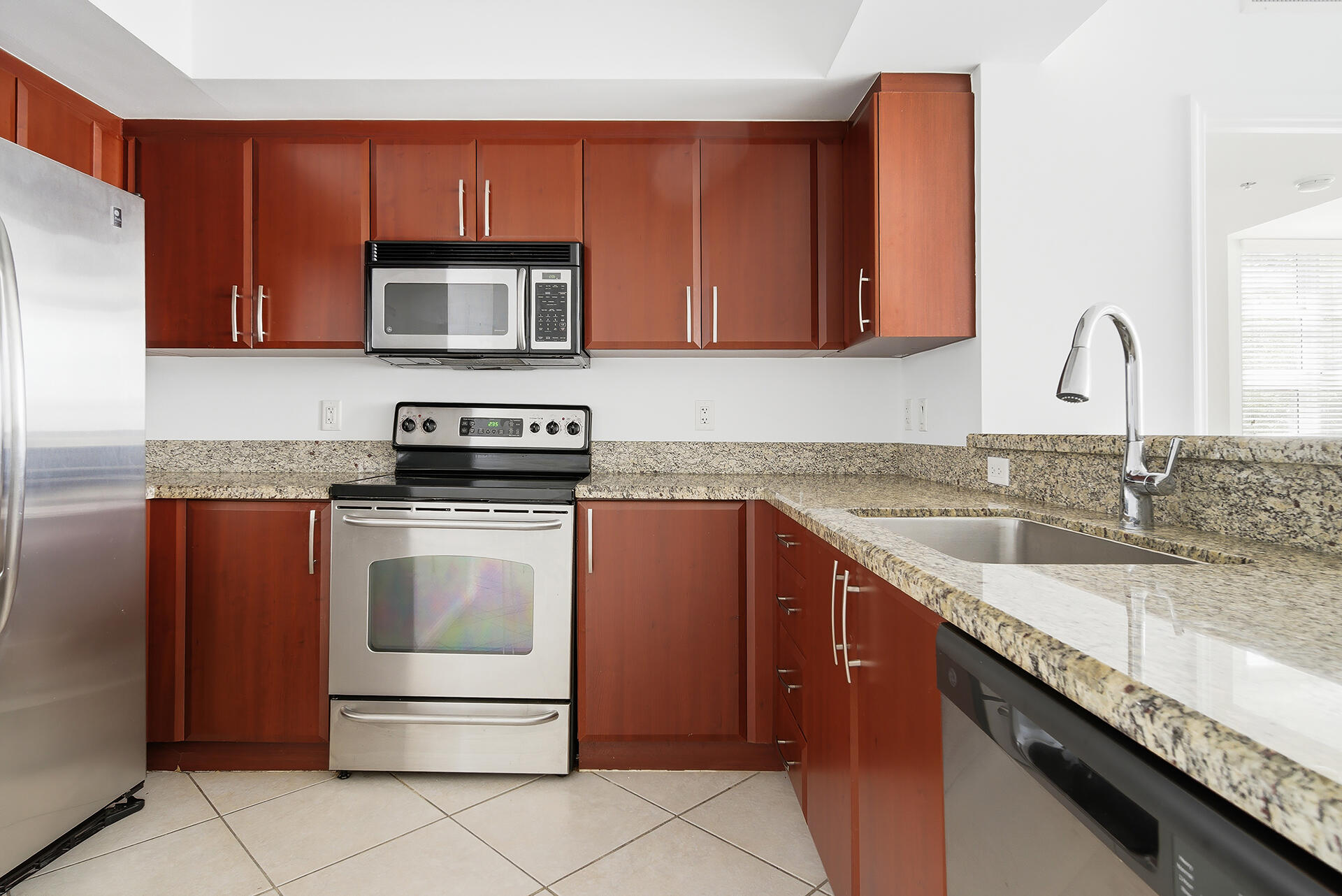 403 S Sapodilla Avenue 218 Property Photo 2
