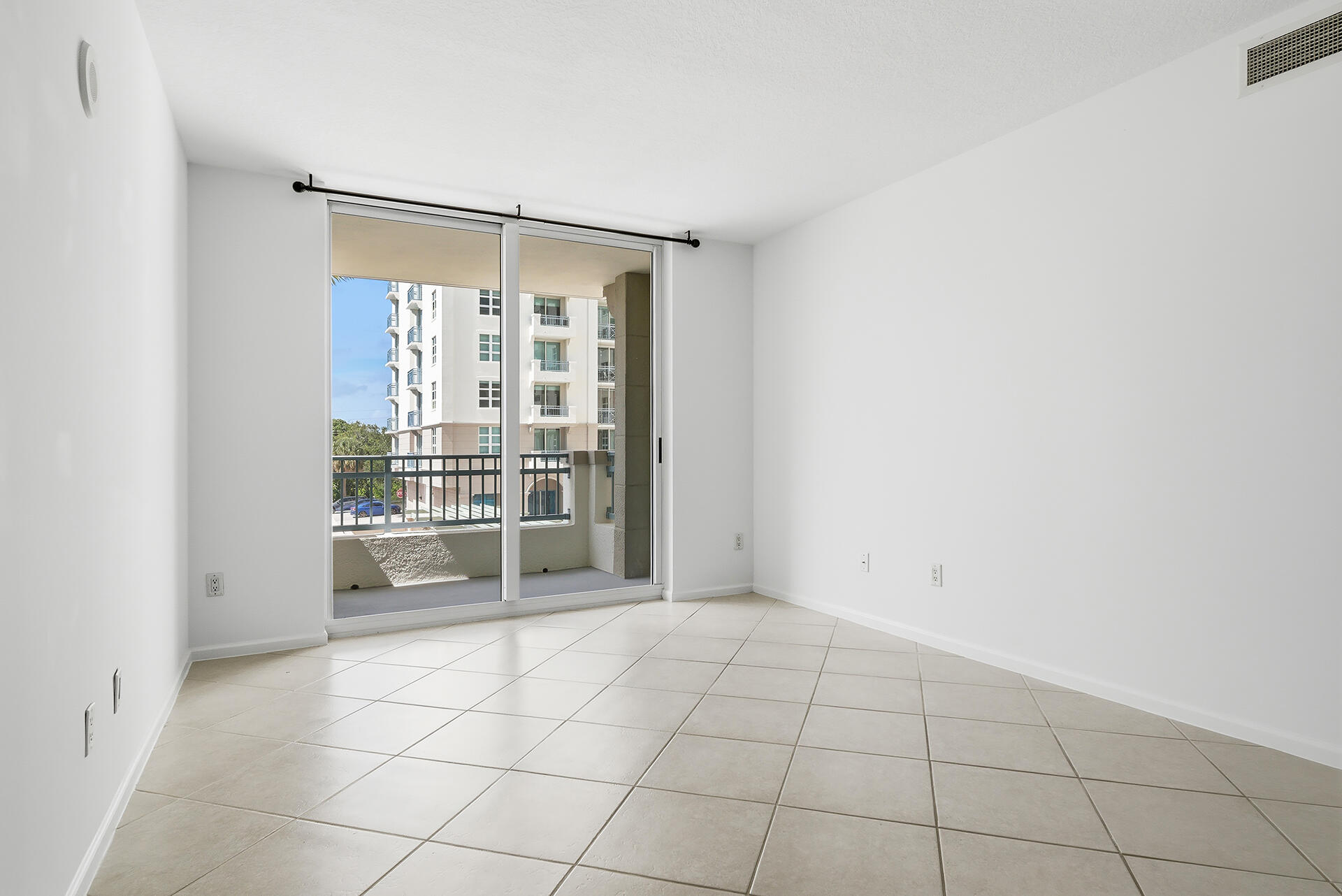 403 S Sapodilla Avenue 218 Property Photo 6