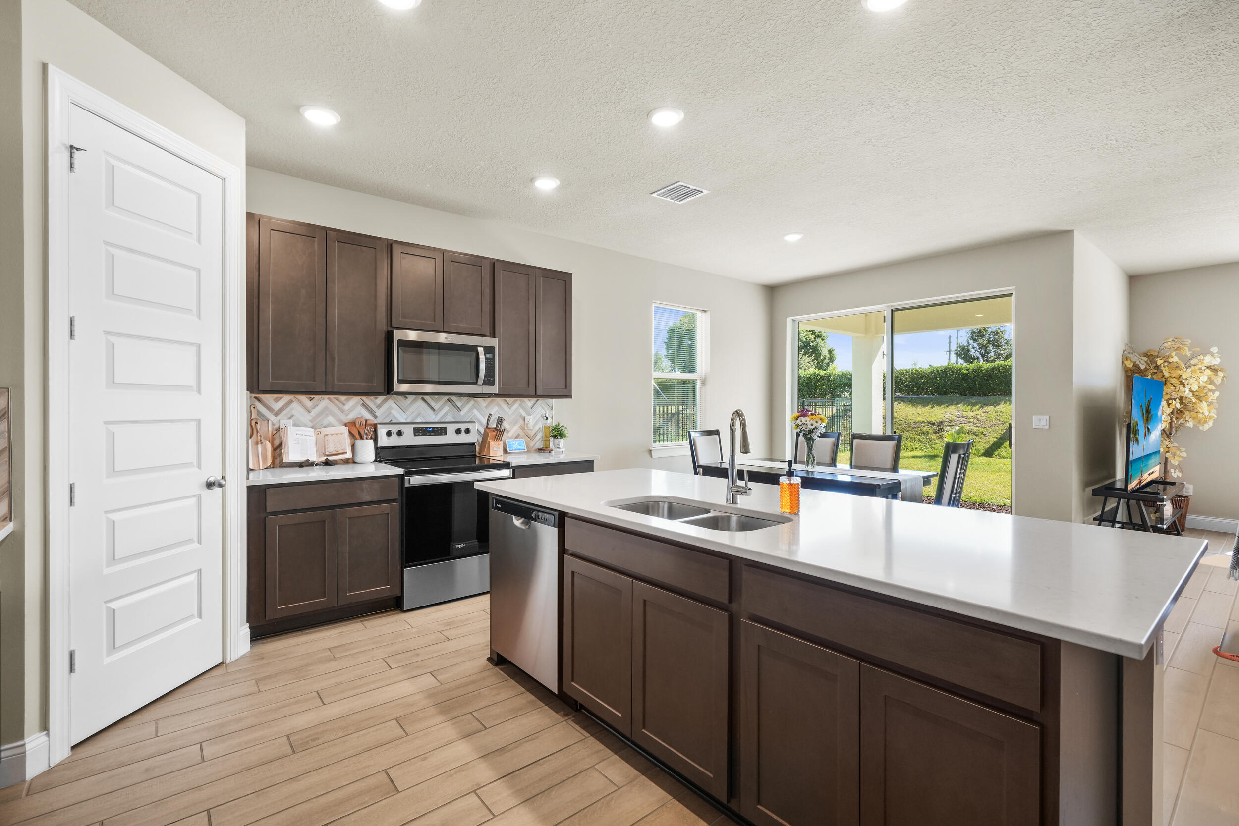8588 Dahlia Circle Property Photo 27