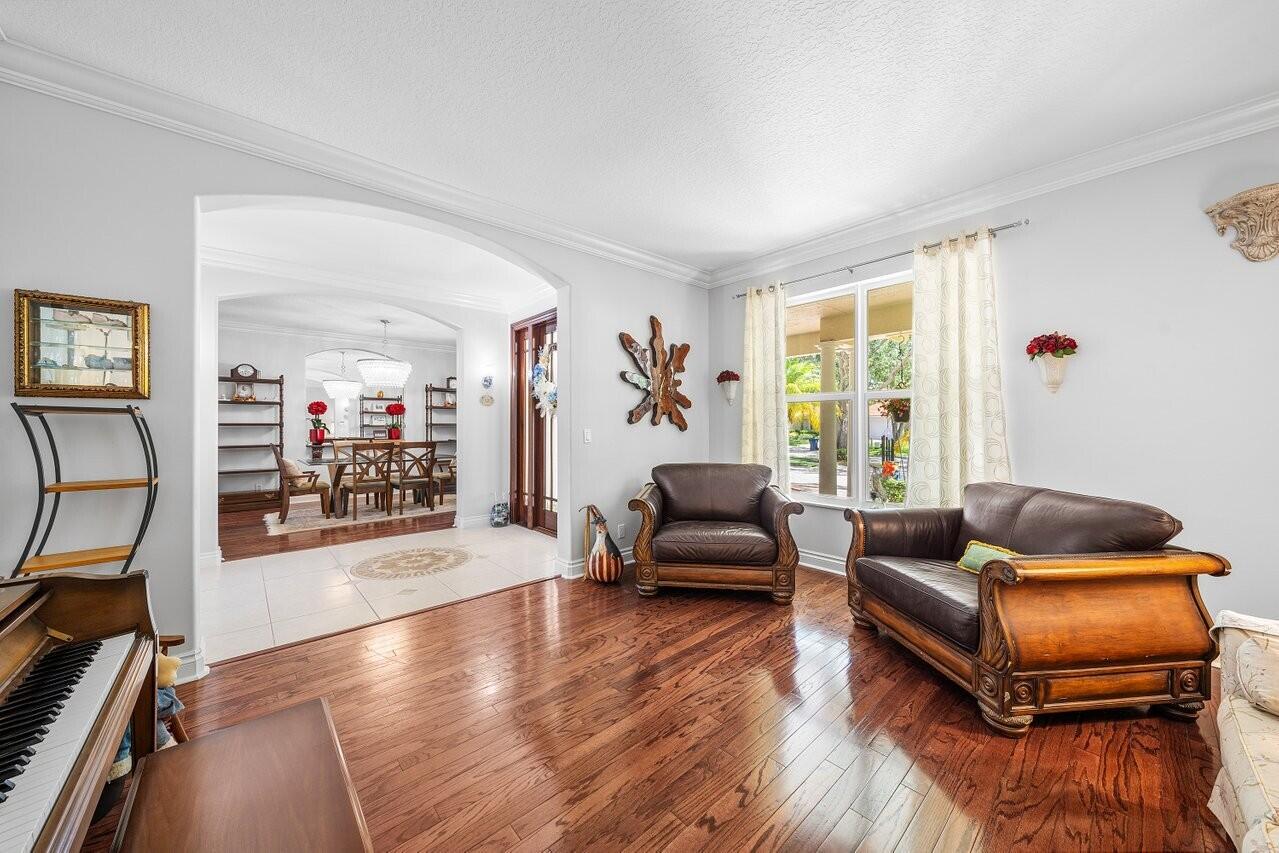 6990 Cypress Cove Circle Property Photo 3